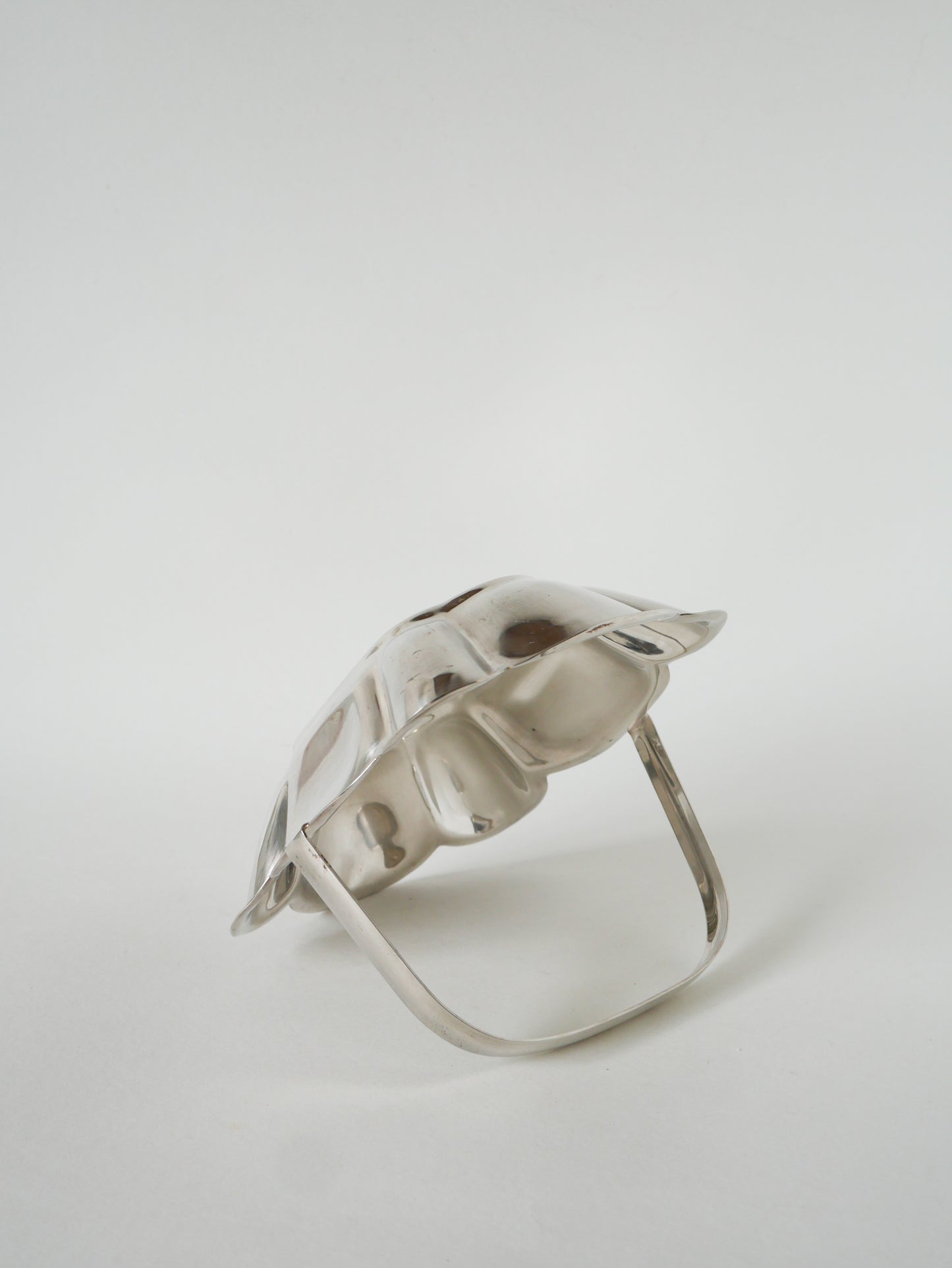Coupe en métal argenté, 1950