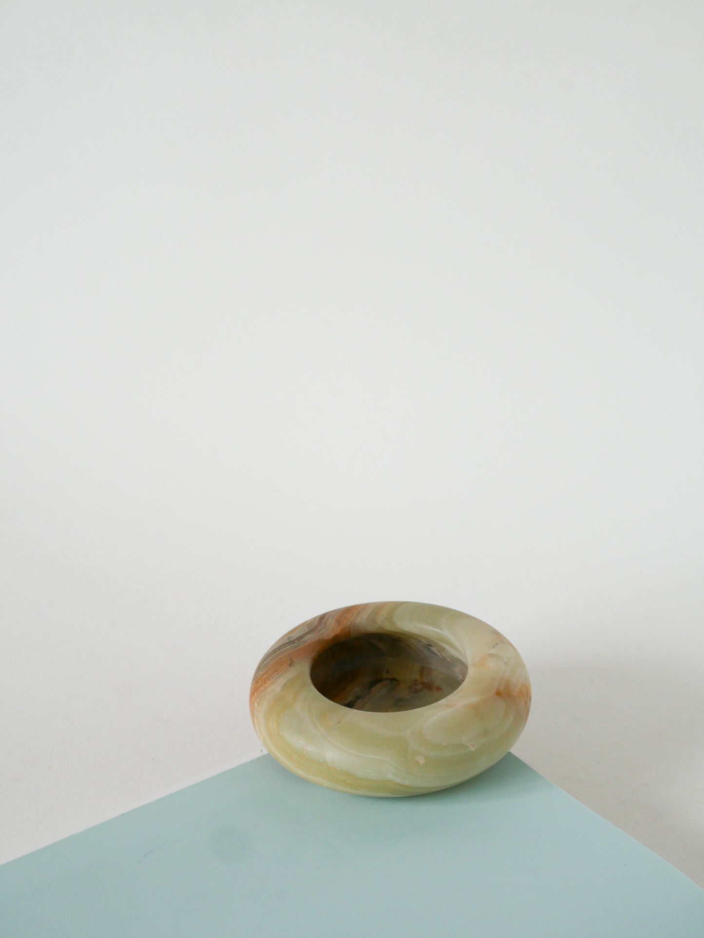 Cendrier en onyx forme ronde, Beige, 1970 - 10 cm