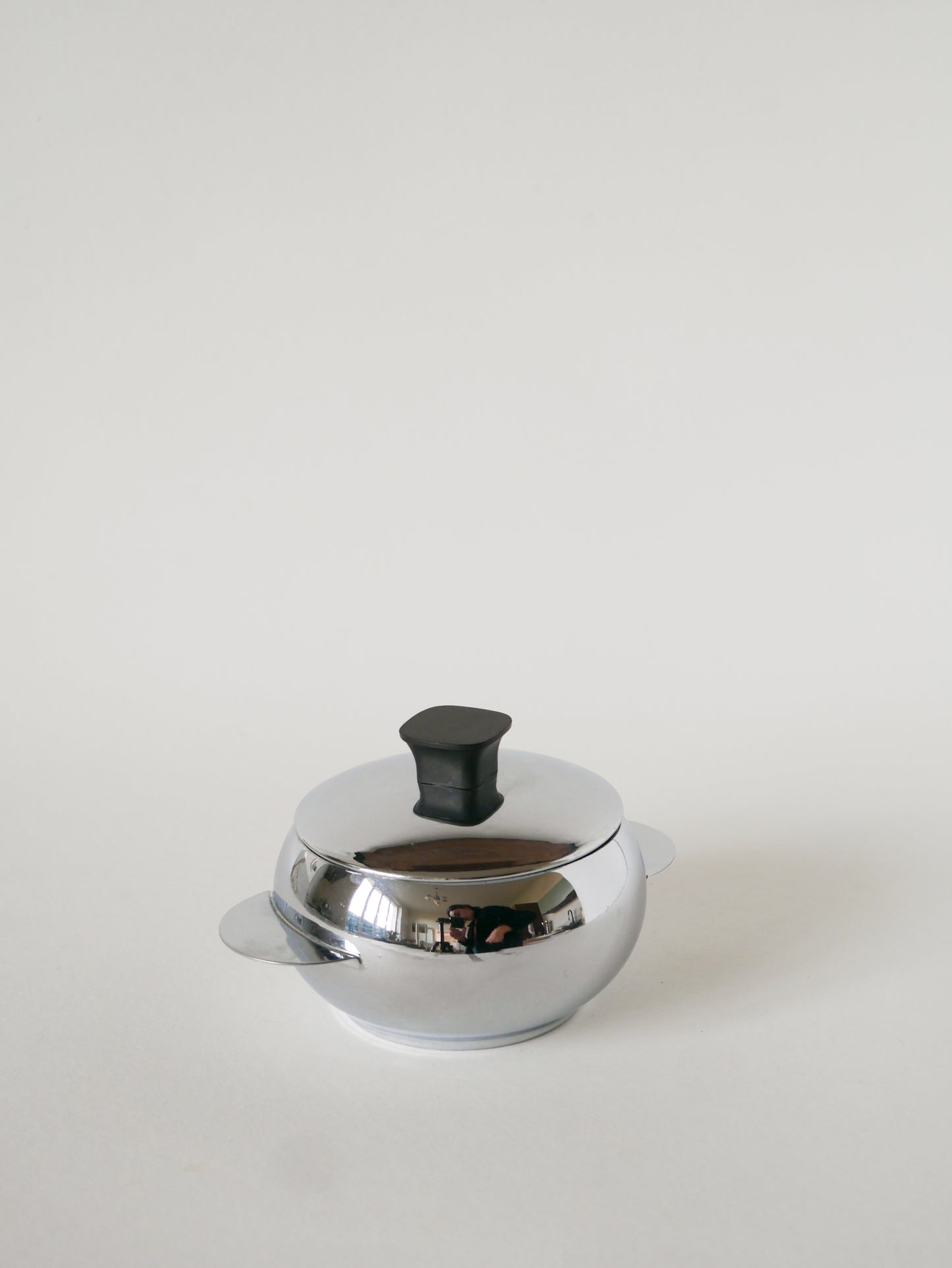 Petit sucrier en inox, poignée carrée,1970