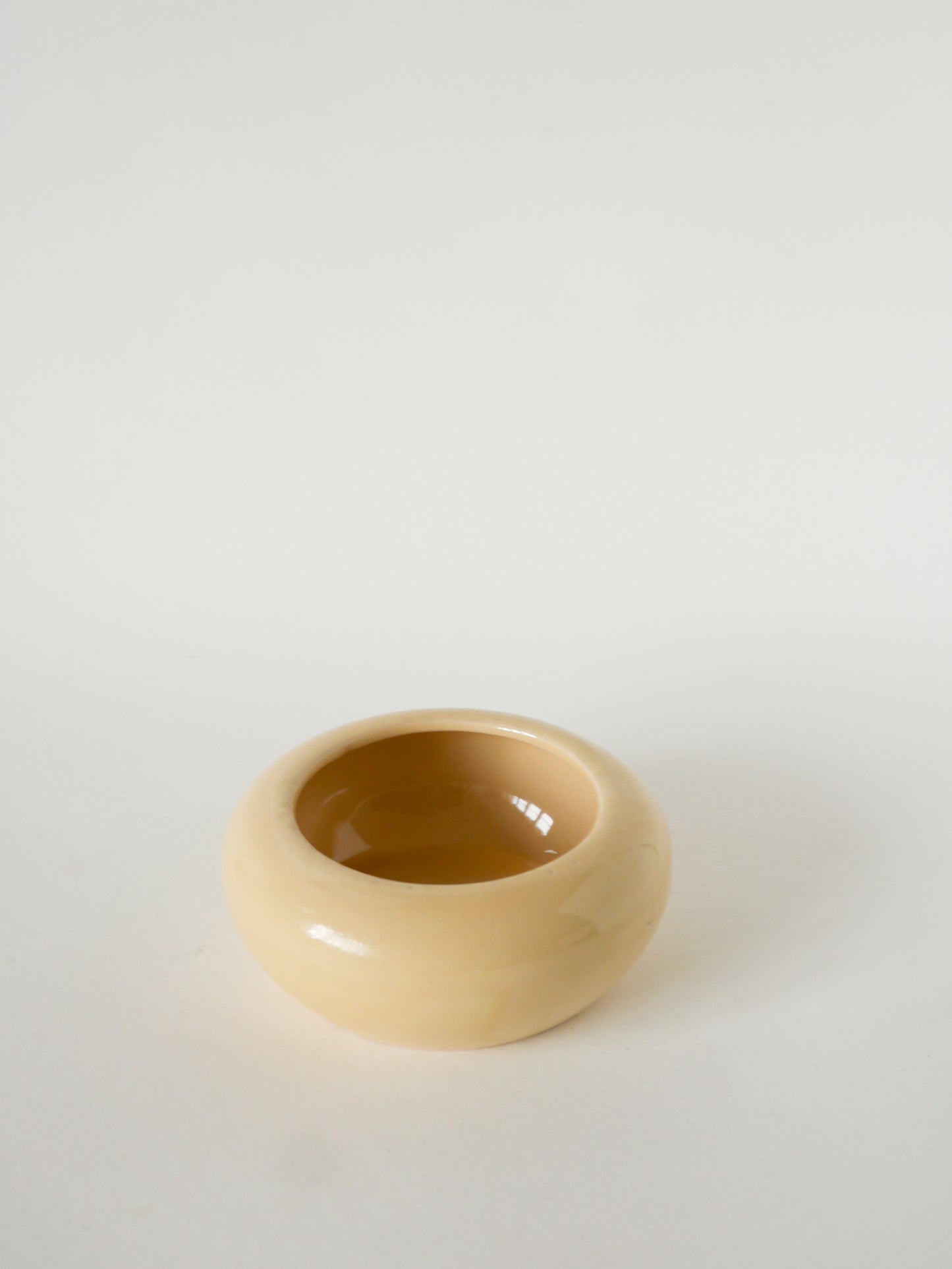 Boîte en céramique, Jaune Beurre et Doré, Magda, 1960