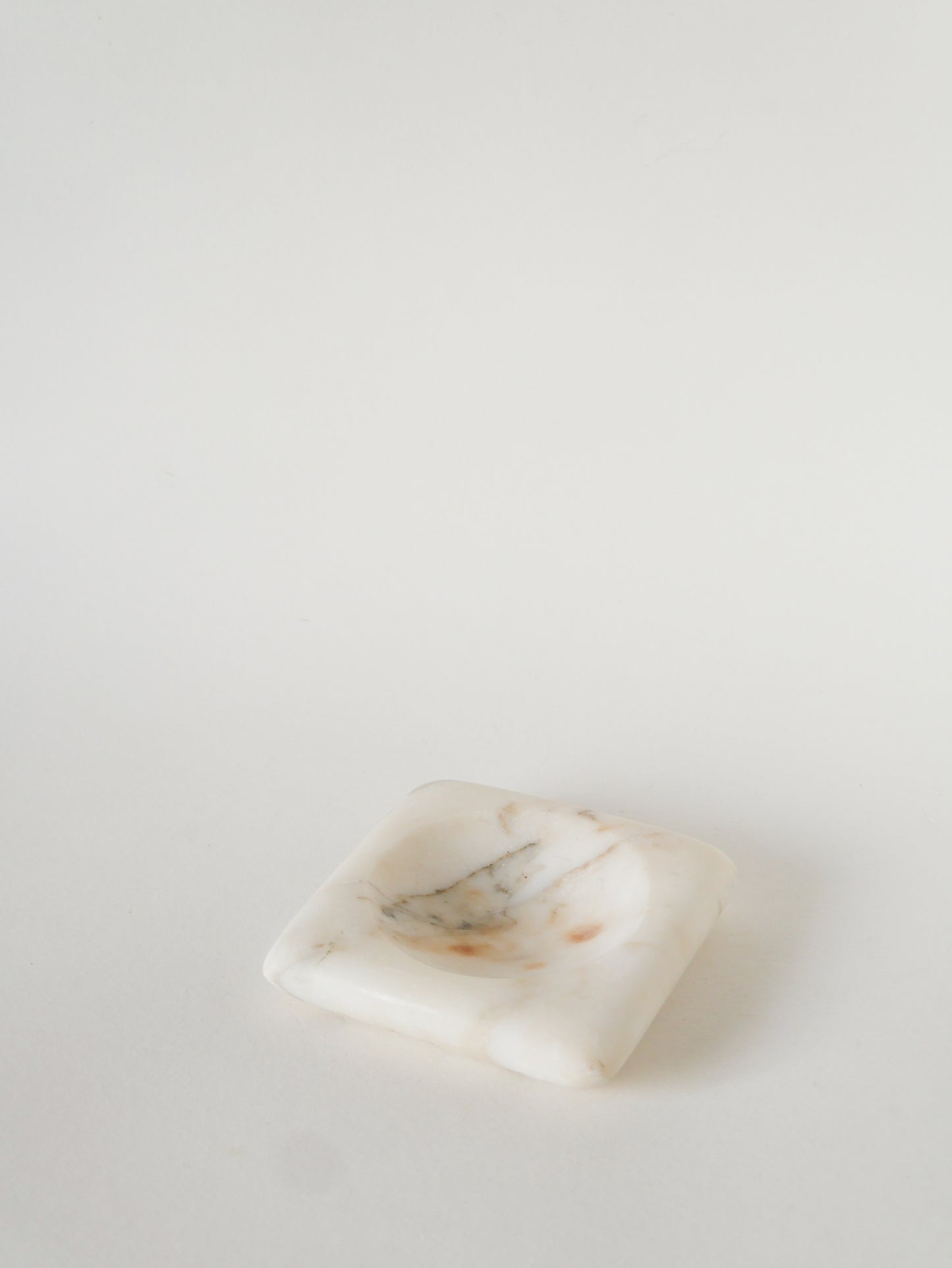 Vide-poche en Albâtre, forme Ronde, Blanc et Gris, Design, 1970 - 13 X 13 cm