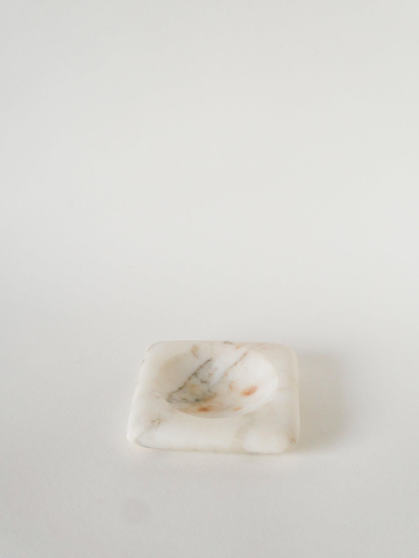 Vide-poche en Albâtre, forme Ronde, Blanc et Gris, Design, 1970 - 13 X 13 cm