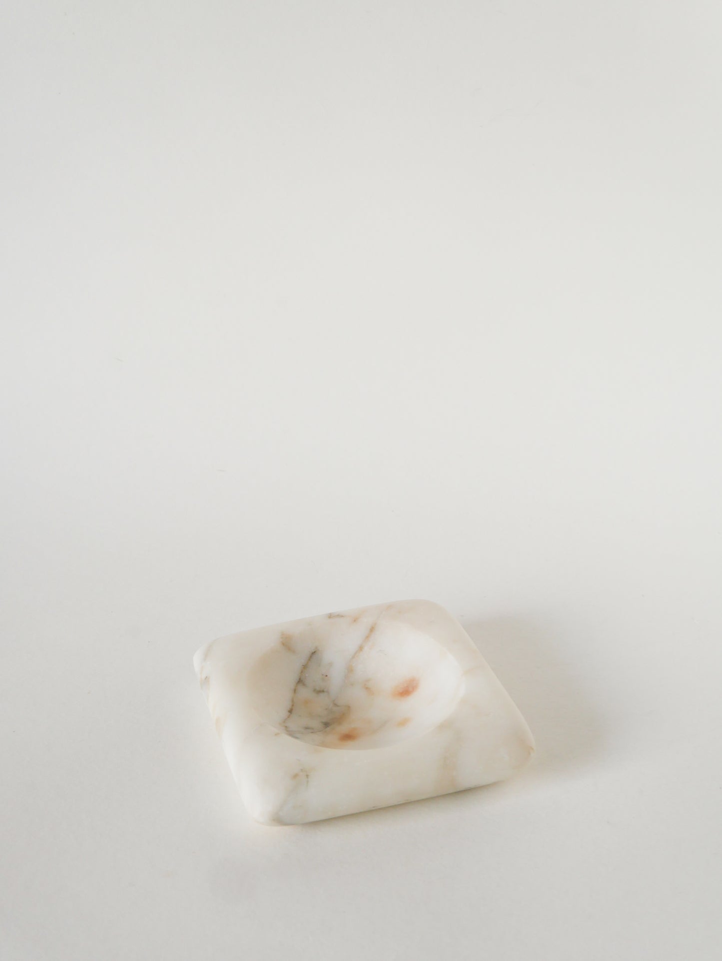 Vide-poche en Albâtre, forme Ronde, Blanc et Gris, Design, 1970 - 13 X 13 cm