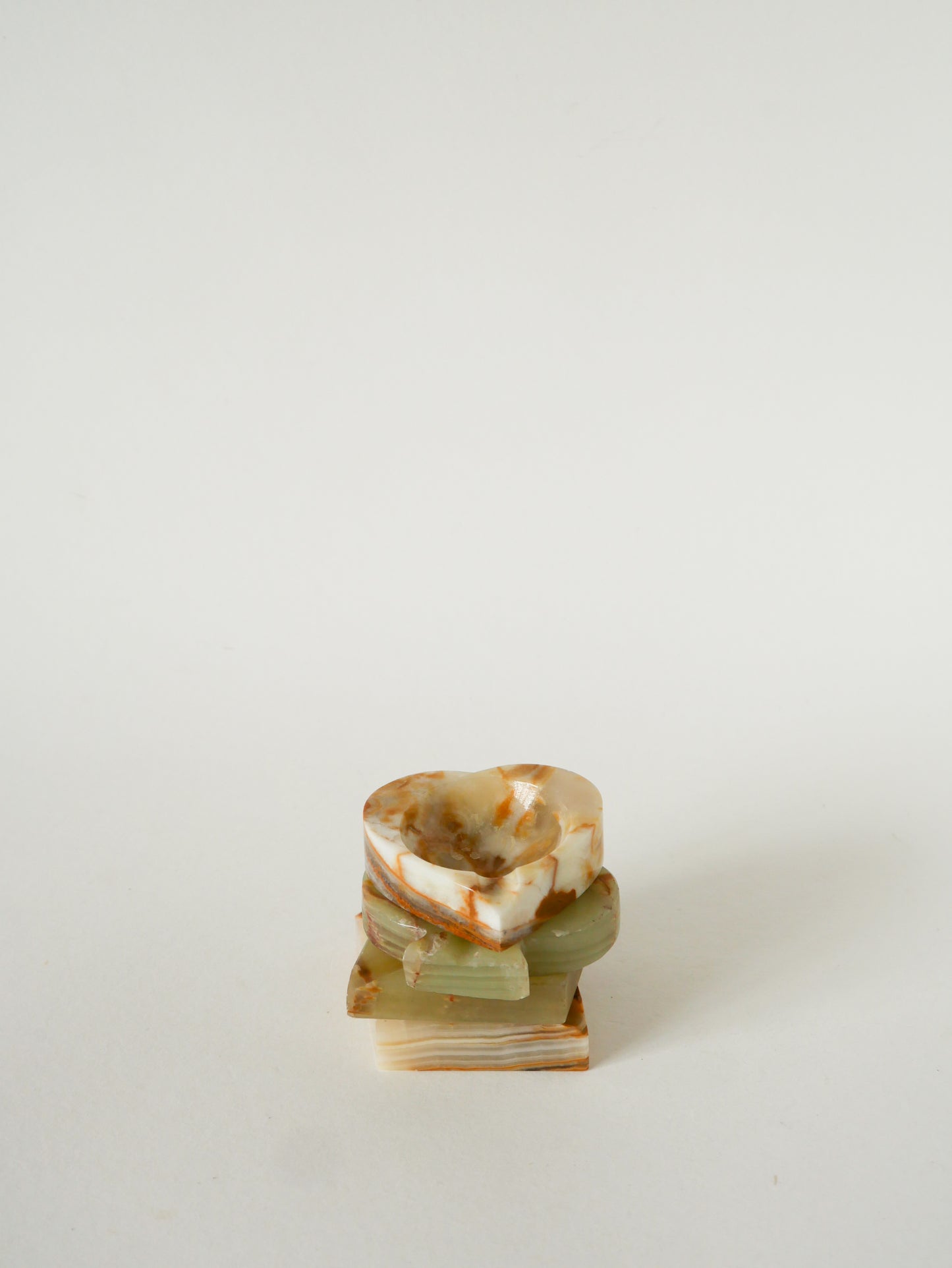 Vide-poche en Albâtre, forme Cœur, Beige et Marron, 1970