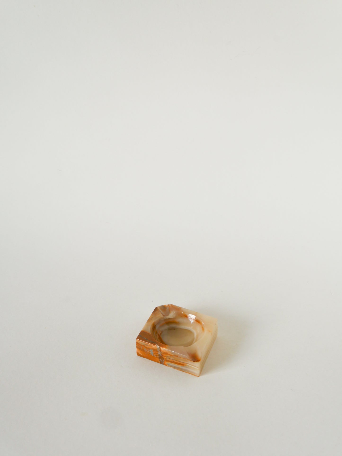 Vide-poche en Albâtre, forme Carreau, Beige et Marron, 1970