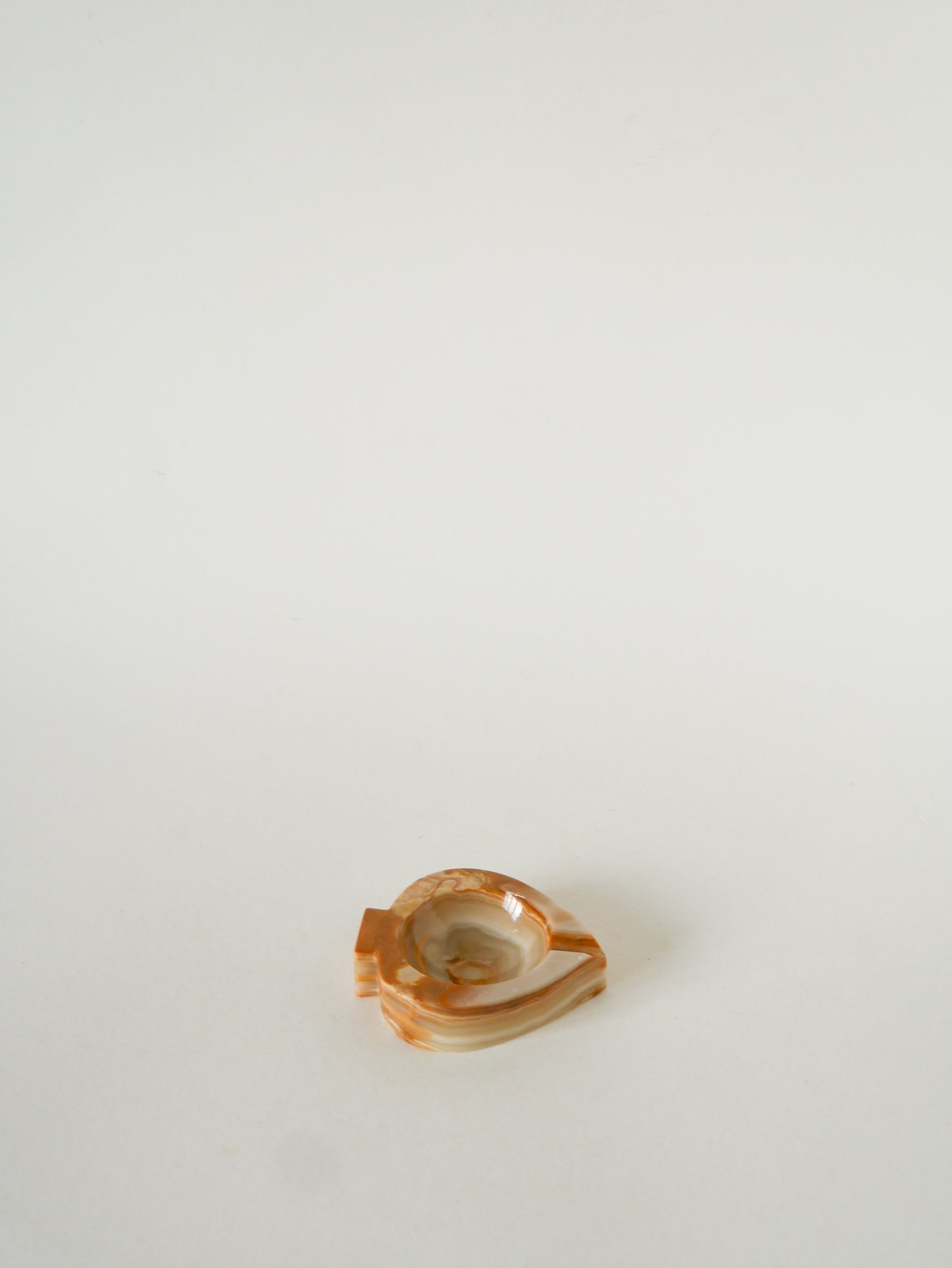 Vide-poche en Albâtre, forme Pique, Beige et Marron, 1970