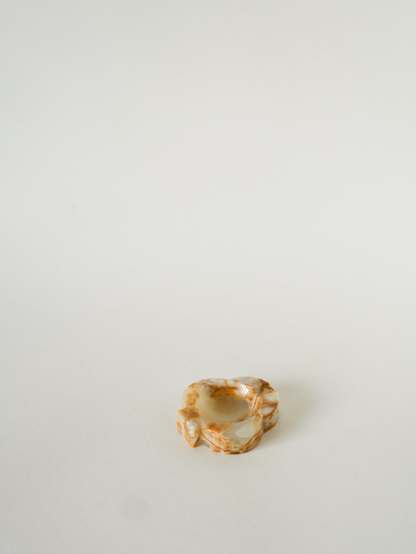 Vide-poche en Albâtre, forme Trèfle, Beige et Marron, 1970