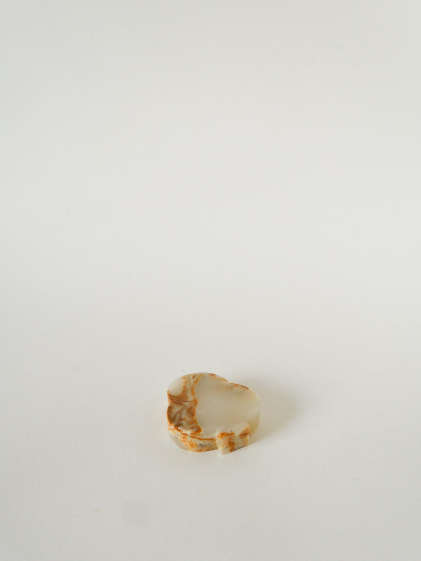 Vide-poche en Albâtre, forme Trèfle, Beige et Marron, 1970