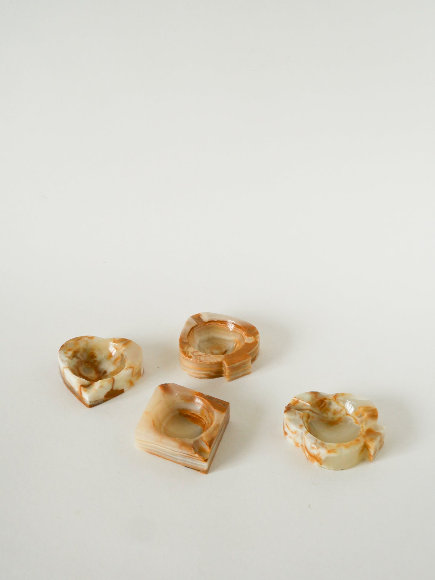 Vide-poche en Albâtre, forme Trèfle, Beige et Marron, 1970