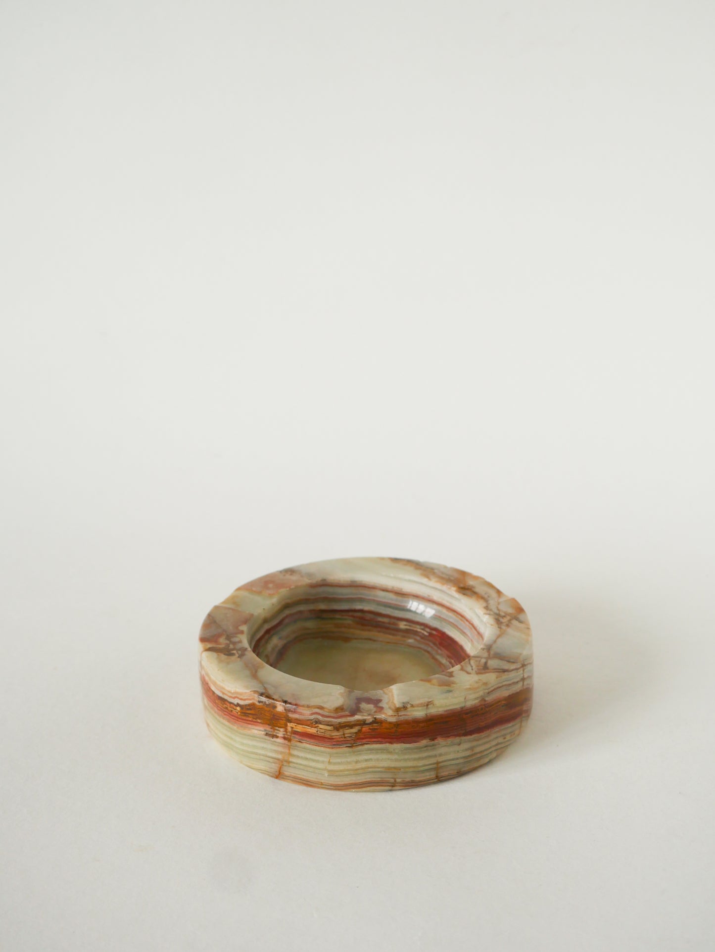 Grand vide-poche en Albâtre, forme Ronde, Beige et Marron, Design, 1970  - 13 X 3.5 cm