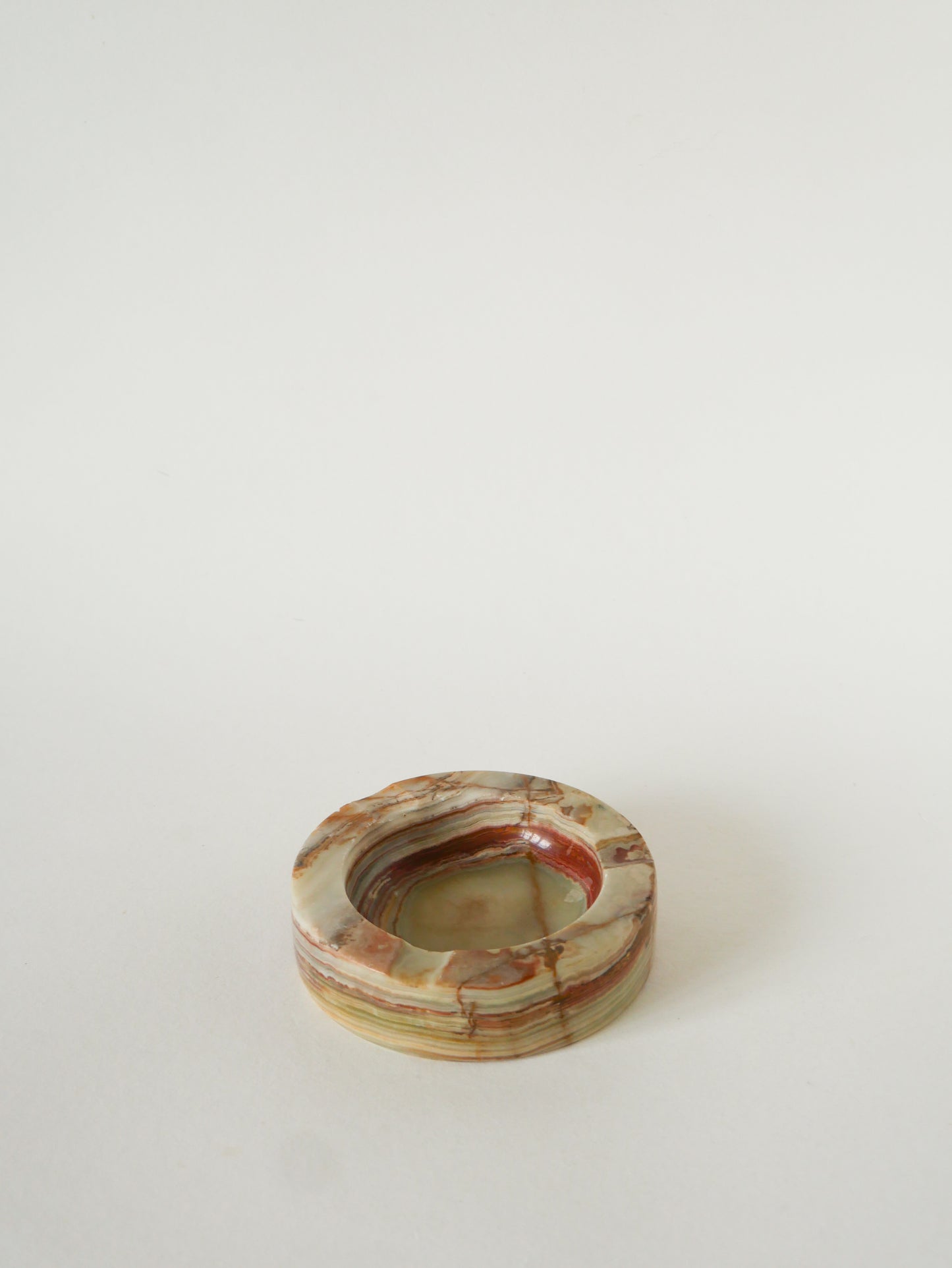 Grand vide-poche en Albâtre, forme Ronde, Beige et Marron, Design, 1970  - 13 X 3.5 cm
