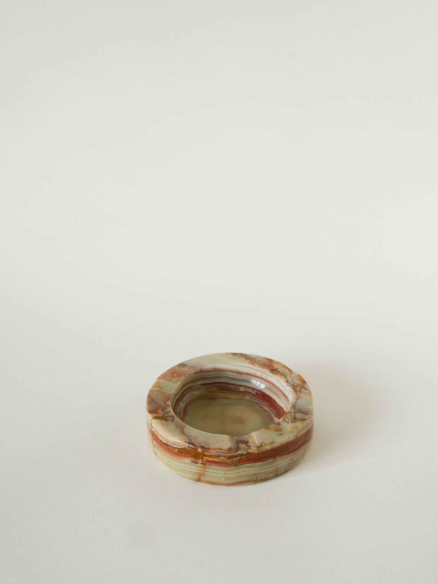 Grand vide-poche en Albâtre, forme Ronde, Beige et Marron, Design, 1970  - 13 X 3.5 cm