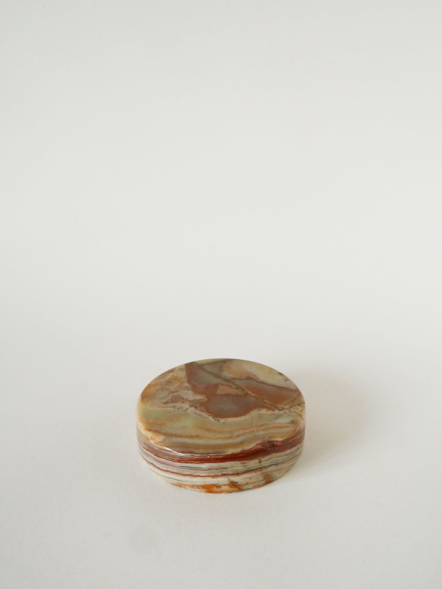 Grand vide-poche en Albâtre, forme Ronde, Beige et Marron, Design, 1970  - 13 X 3.5 cm