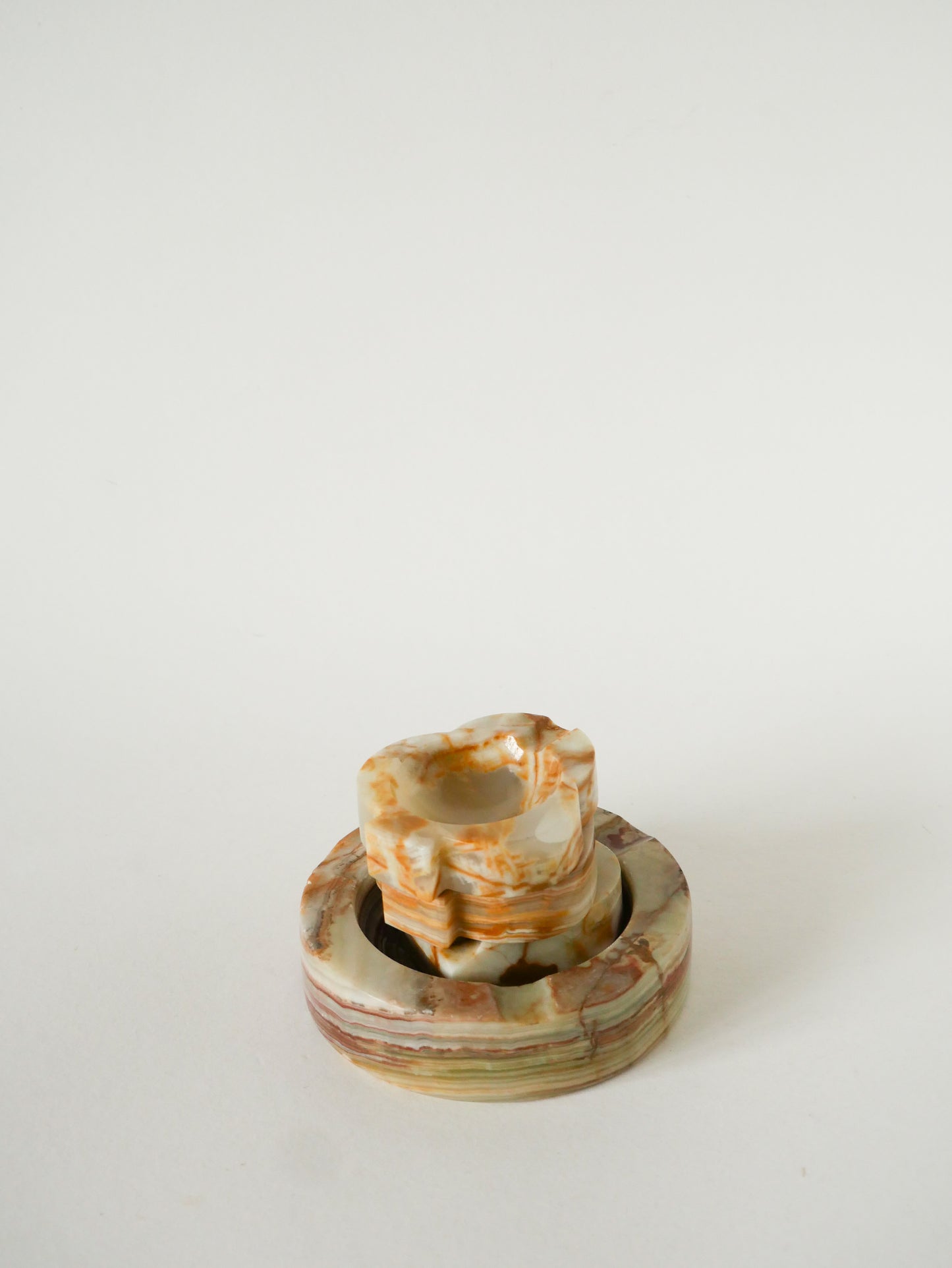 Grand vide-poche en Albâtre, forme Ronde, Beige et Marron, Design, 1970  - 13 X 3.5 cm
