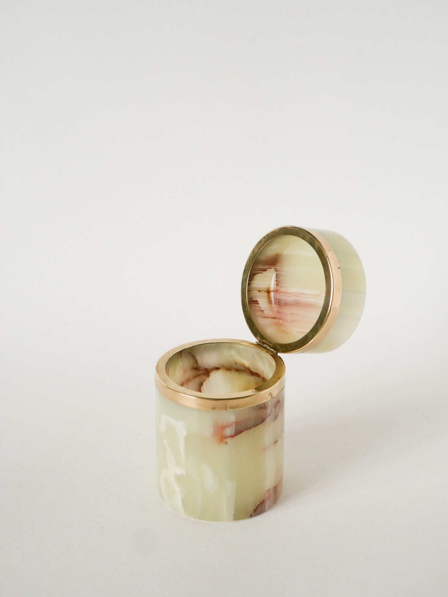 Grande boîte en Albâtre et Laiton, forme Cylindre, Design, 1970