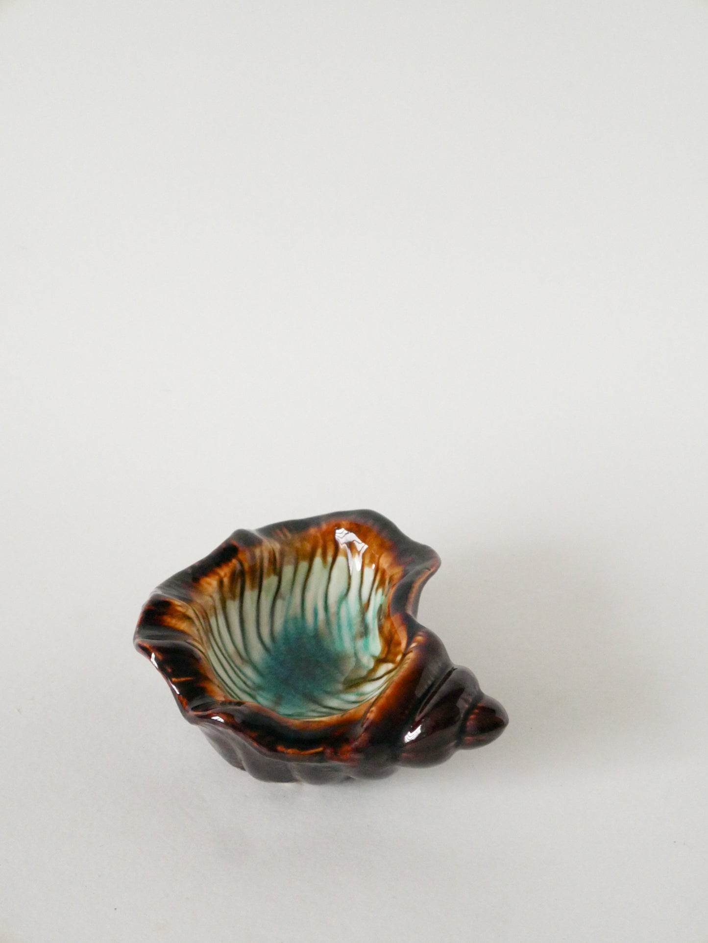 Vide-poche en céramique forme Coquillage, Marron et Bleu, 1970