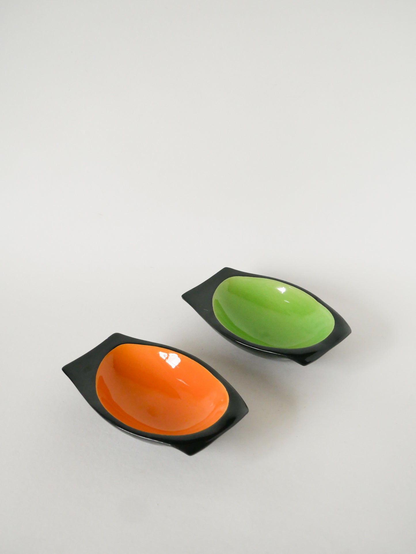 Paire de ramequins en céramique, Noir, Vert et Orange, Signés Vamet Paris, 1960