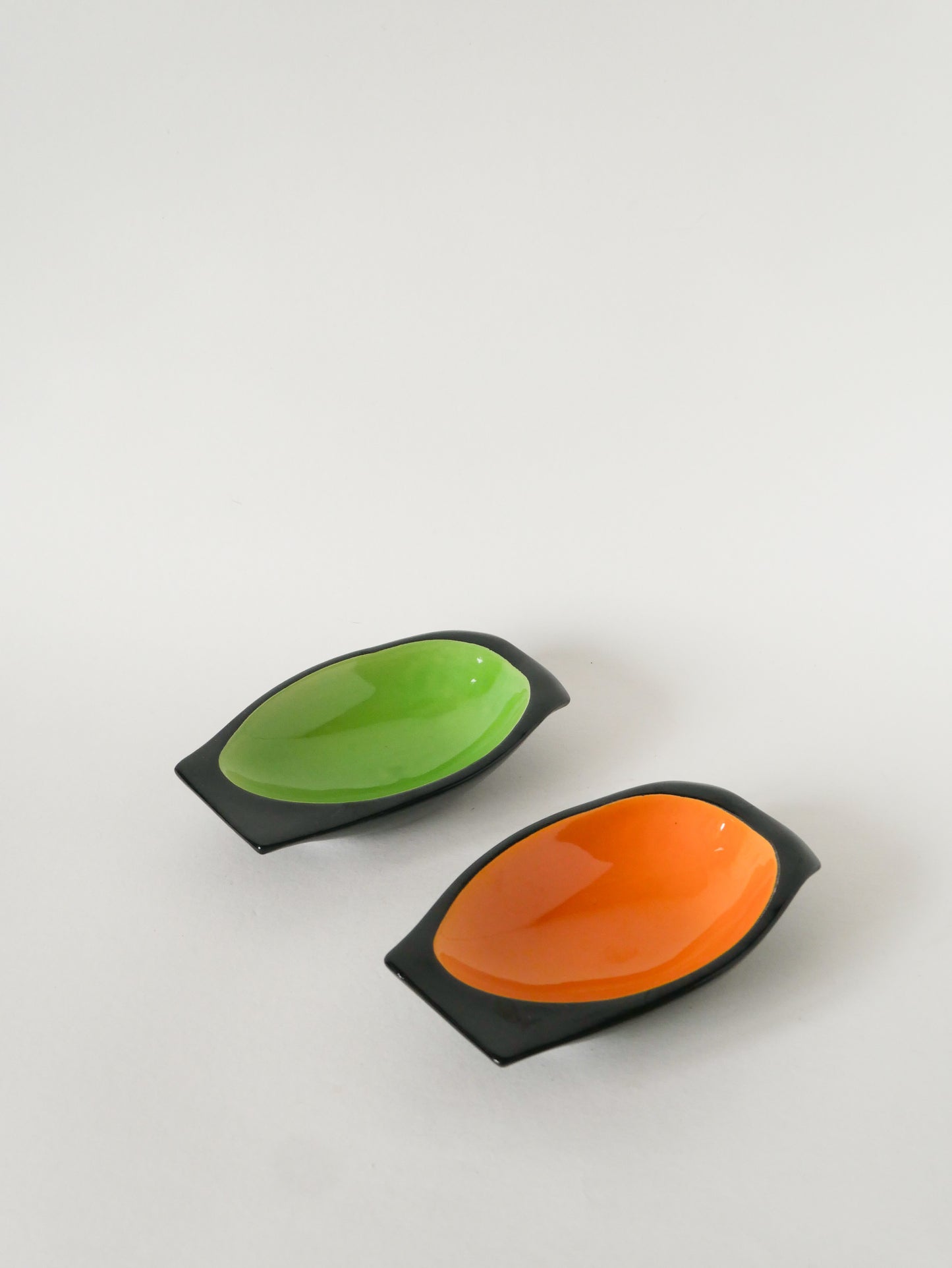 Paire de ramequins en céramique, Noir, Vert et Orange, Signés Vamet Paris, 1960