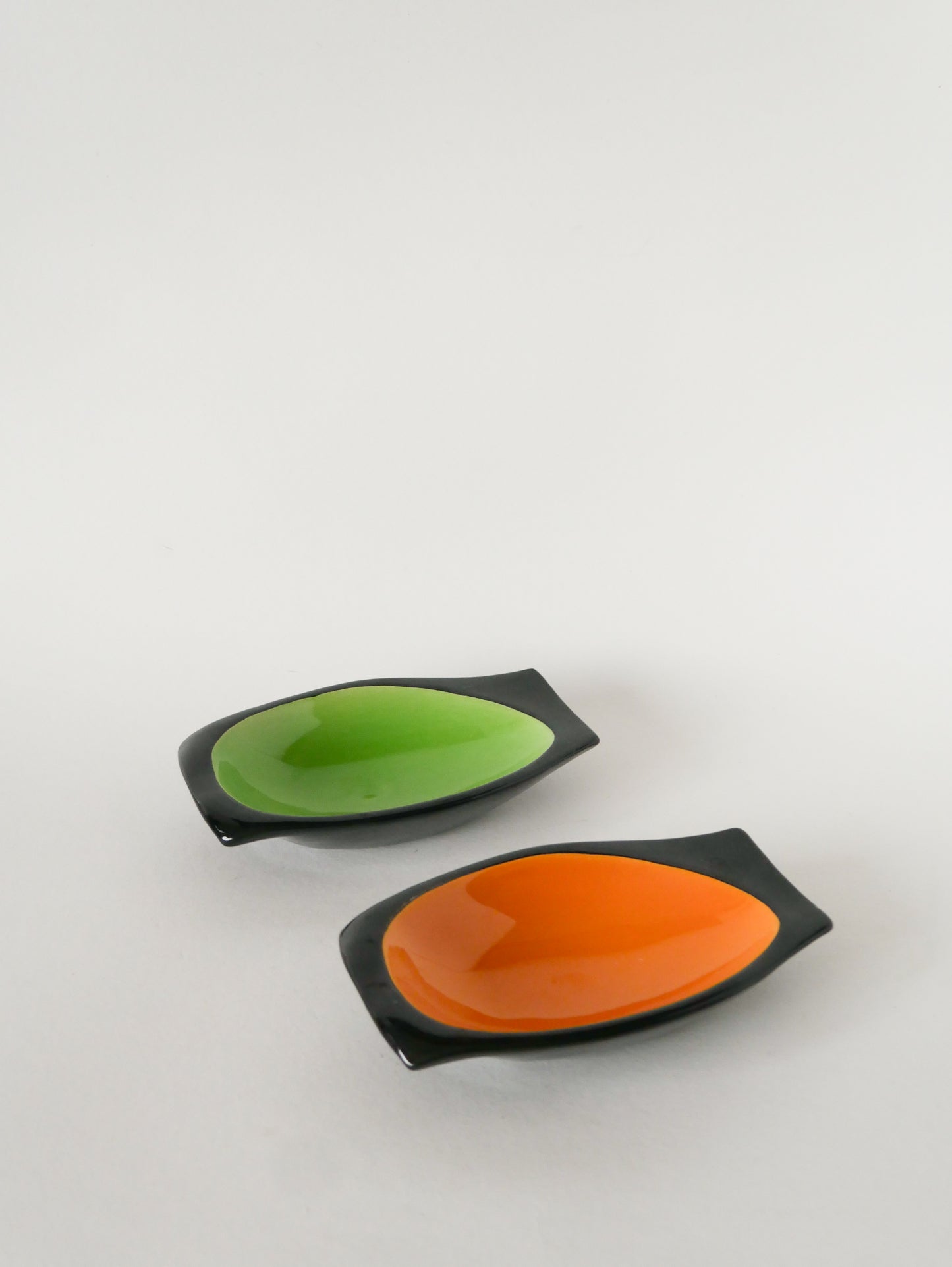 Paire de ramequins en céramique, Noir, Vert et Orange, Signés Vamet Paris, 1960