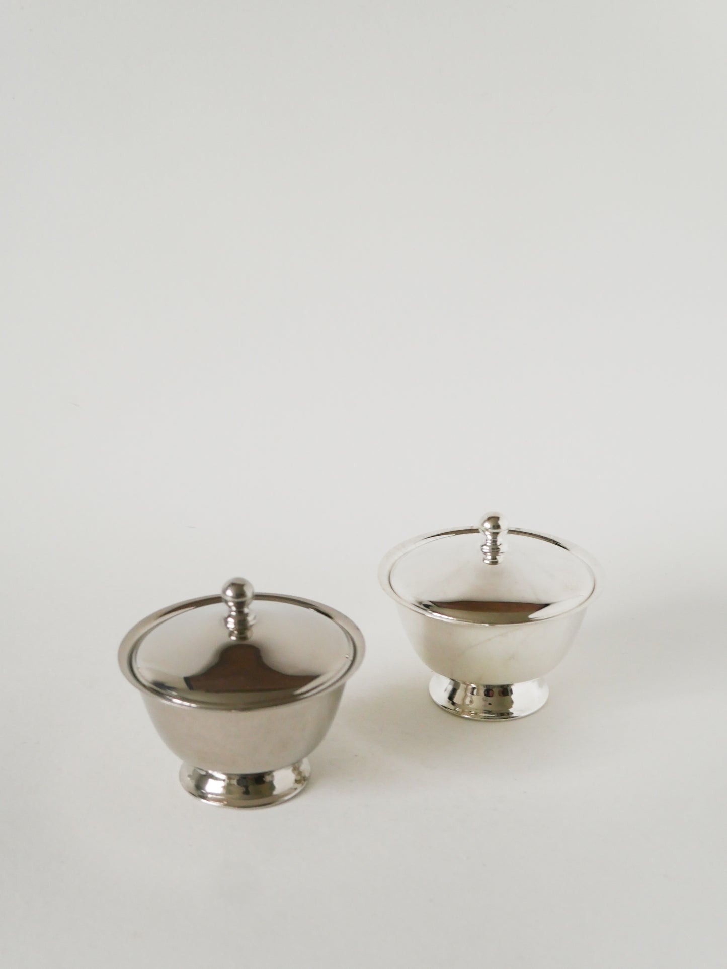 Paire de petits sucriers en inox, Design, 1970