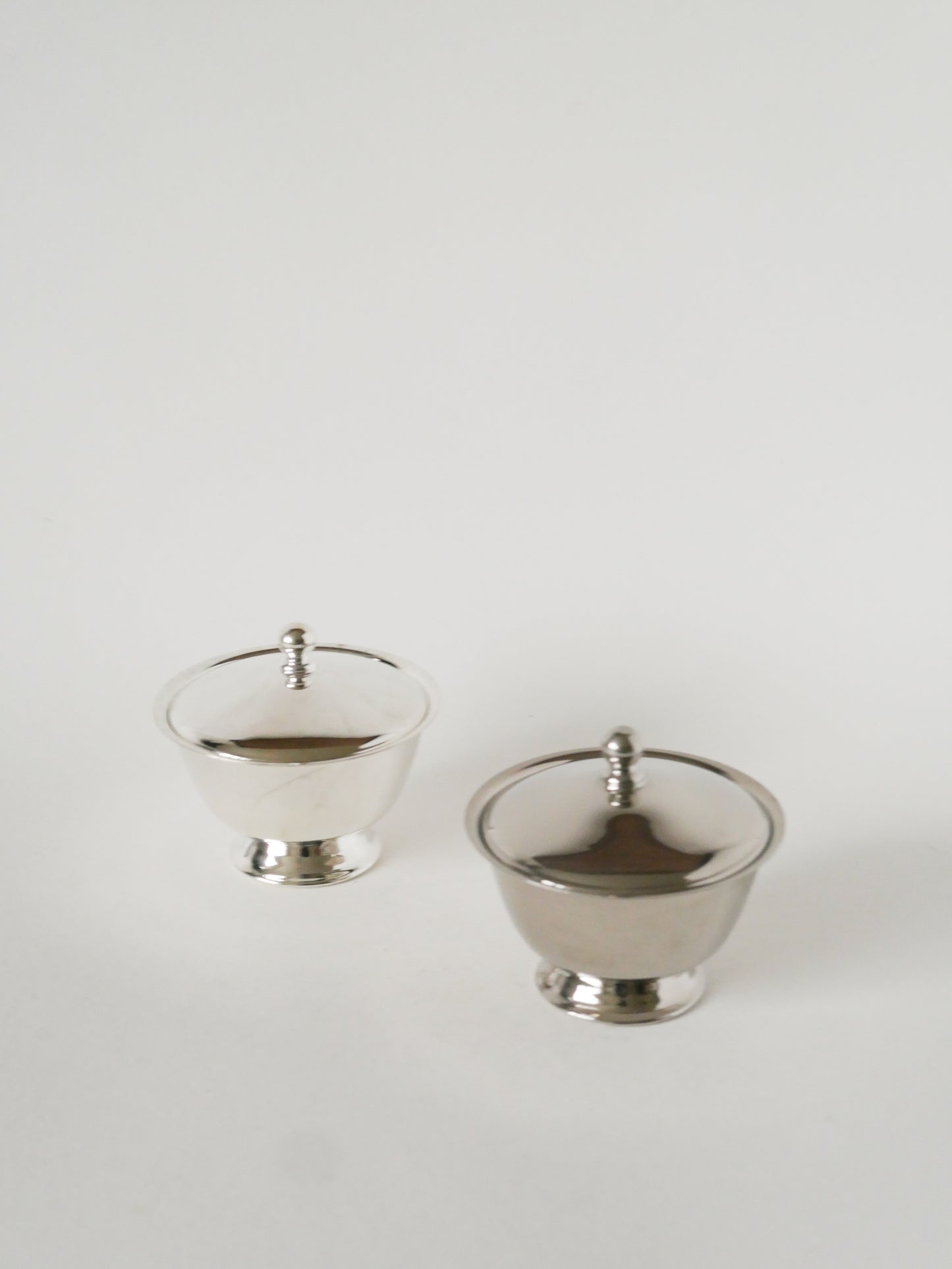 Paire de petits sucriers en inox, Design, 1970