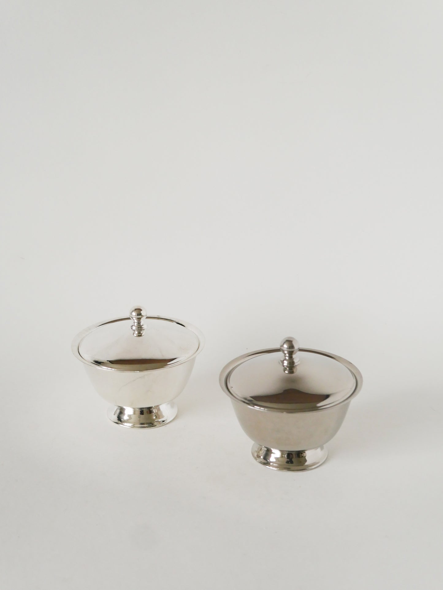 Paire de petits sucriers en inox, Design, 1970