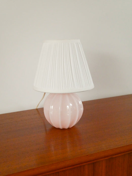 Lampe boule à poser en opaline, facettée, Rose, Art Déco, 1930