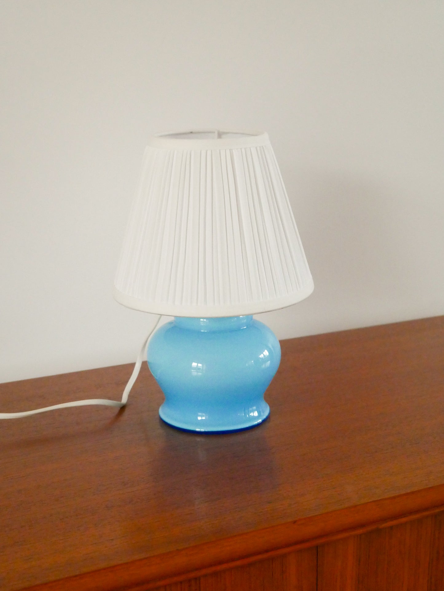 Lampe à poser en opaline, Bleu Ciel, Art Déco, 1930