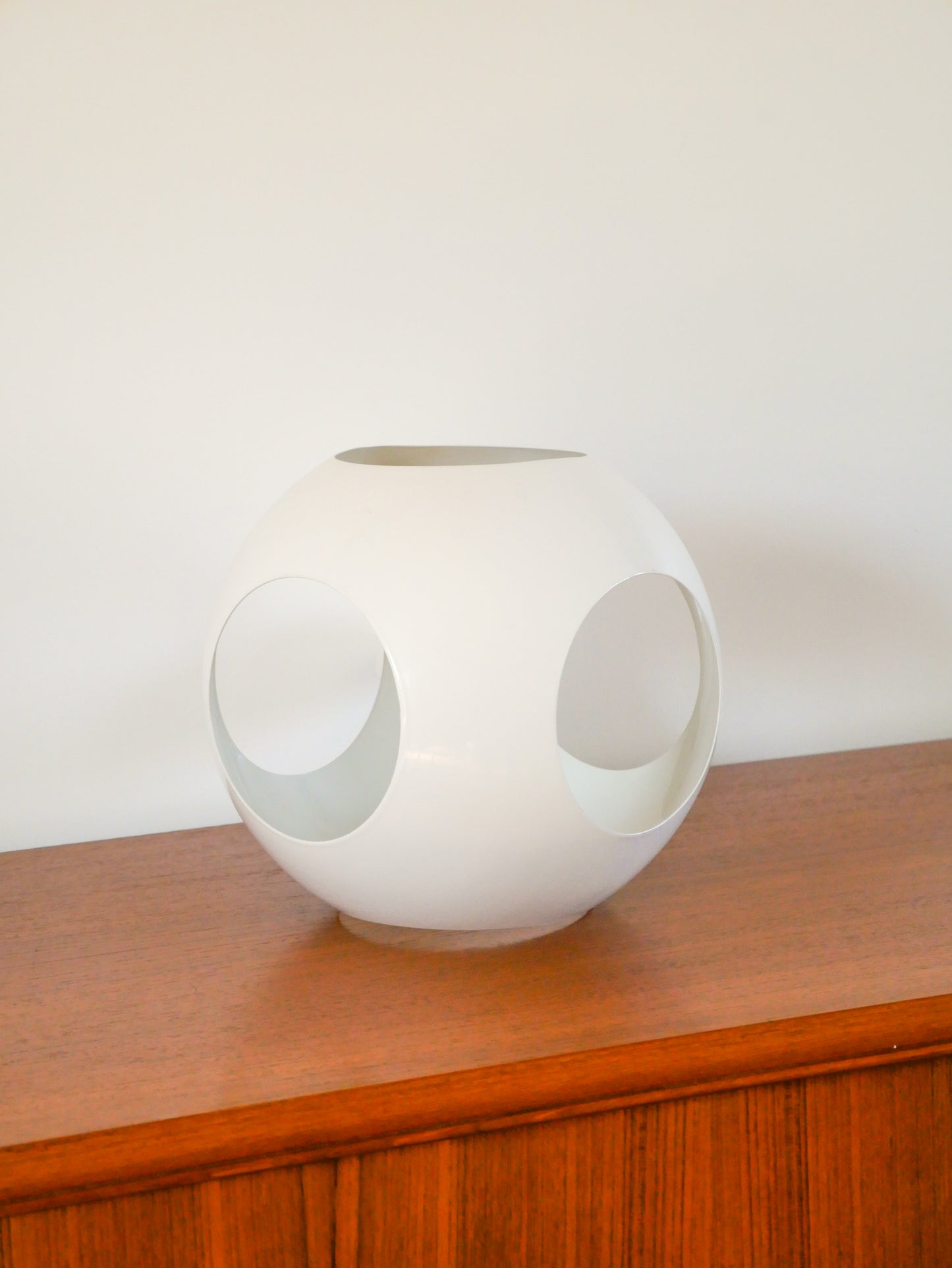 Petite suspension Design Eye ball en métal blanc, fil court, Space Age, UFO, 1970 - 22 cm