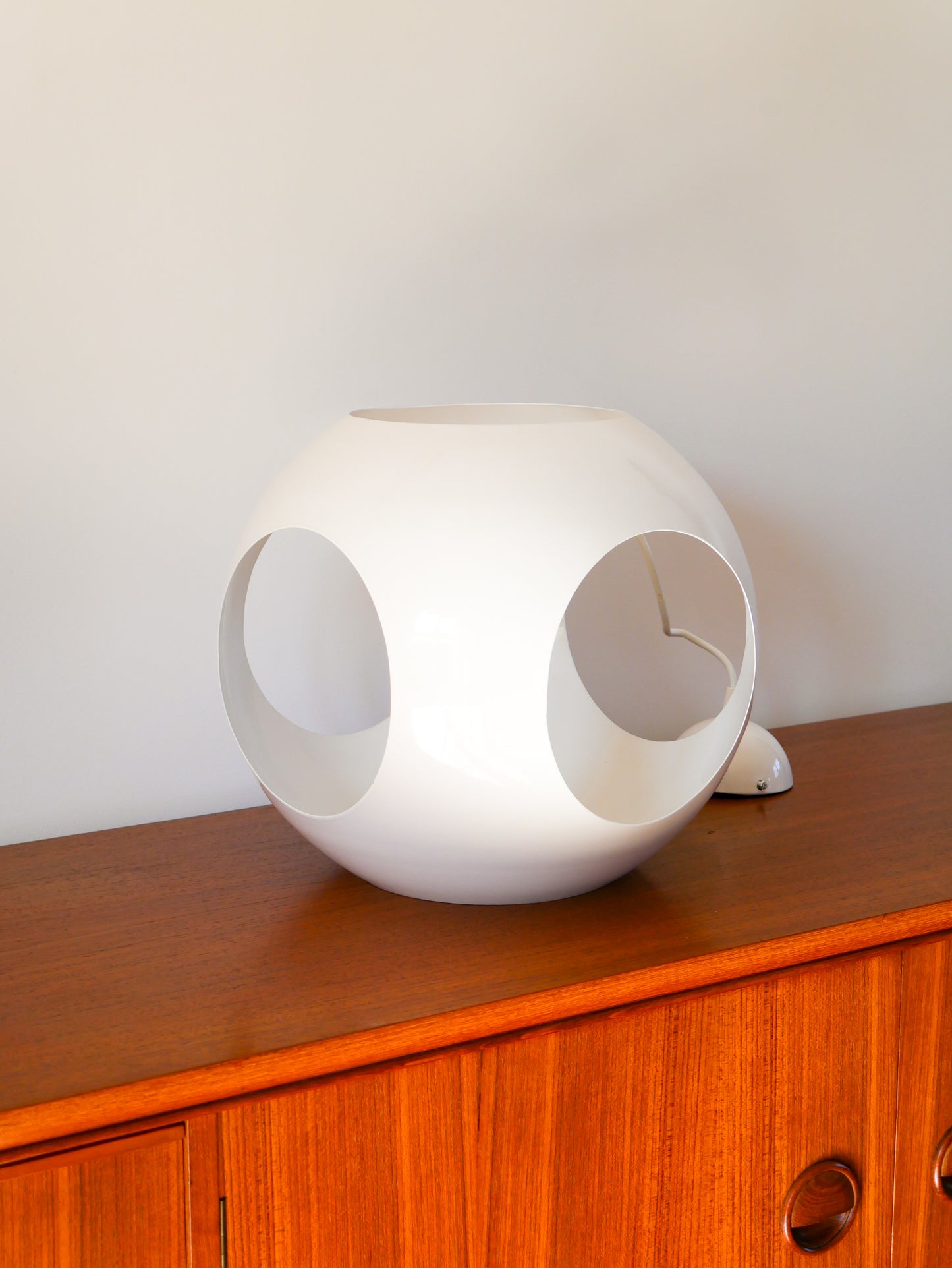 Grande suspension Design Eye ball en métal blanc, fil long, Space Age, UFO, 1970 - 32 cm, fil 40 cm