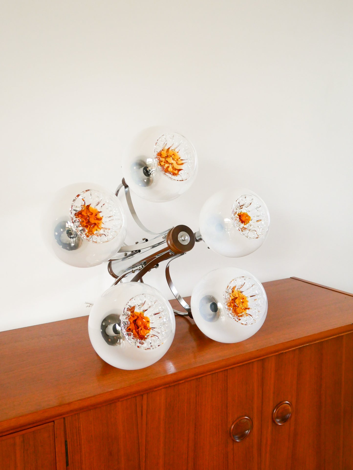 Lustre Gaetano Sciolari, 5 feux, en verre de Murano, Opaline et Ambré, 1970