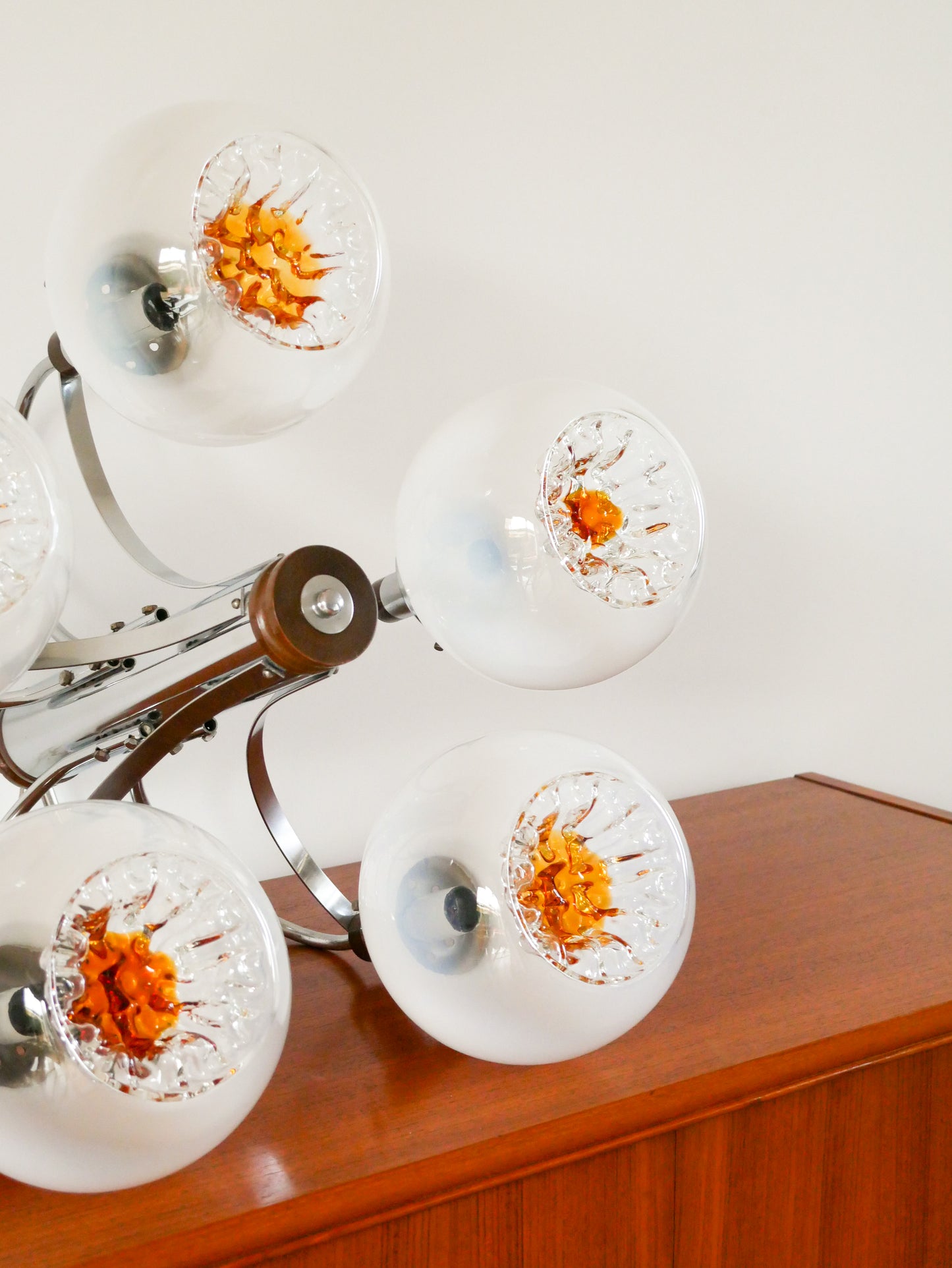 Lustre Gaetano Sciolari, 5 feux, en verre de Murano, Opaline et Ambré, 1970