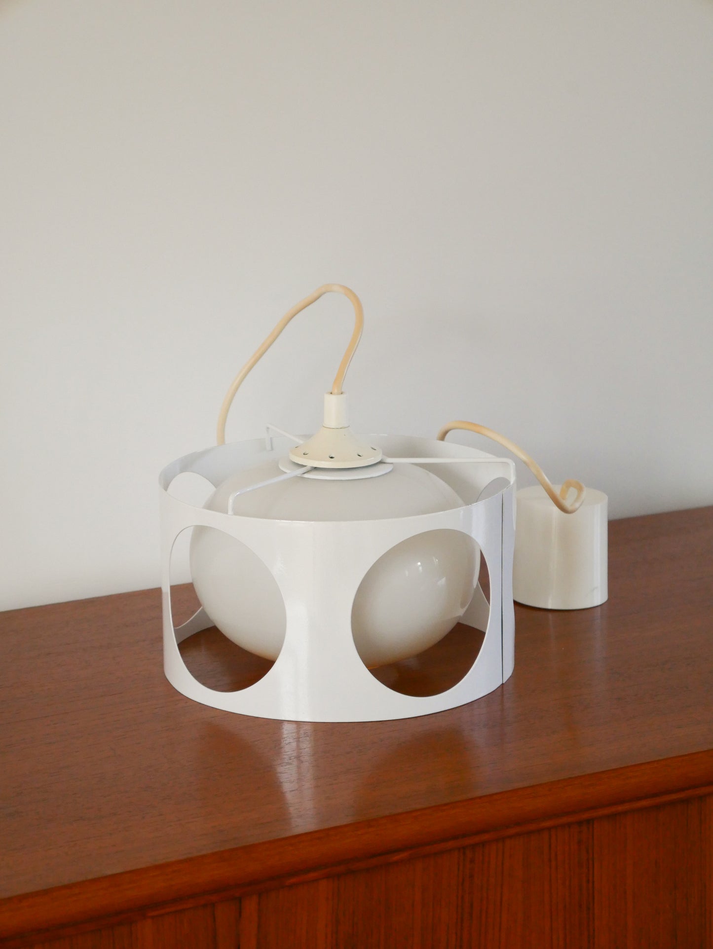 Suspension en métal laqué et opaline, UFO par Lita, Blanc, 1970