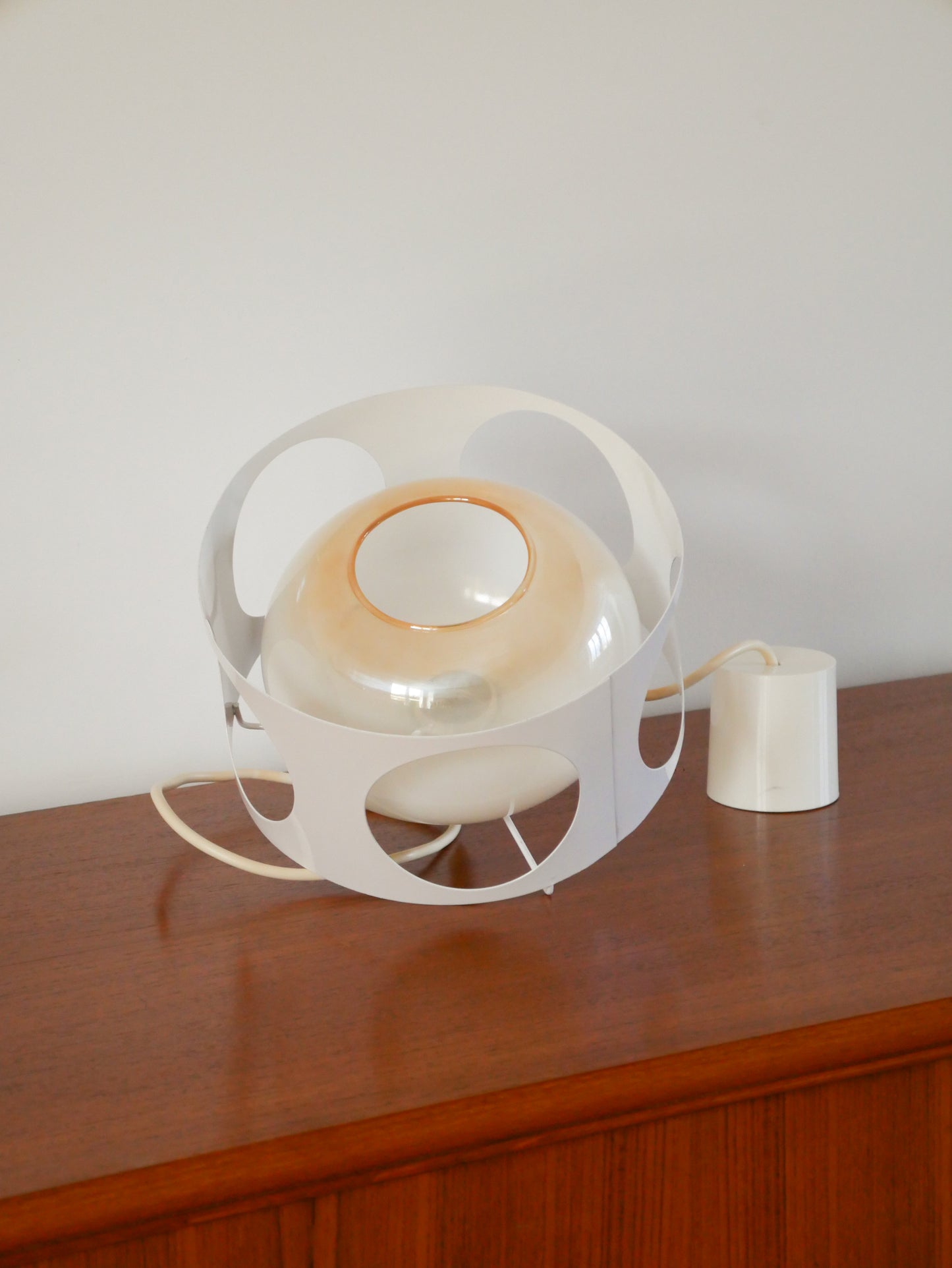 Suspension en métal laqué et opaline, UFO par Lita, Blanc, 1970