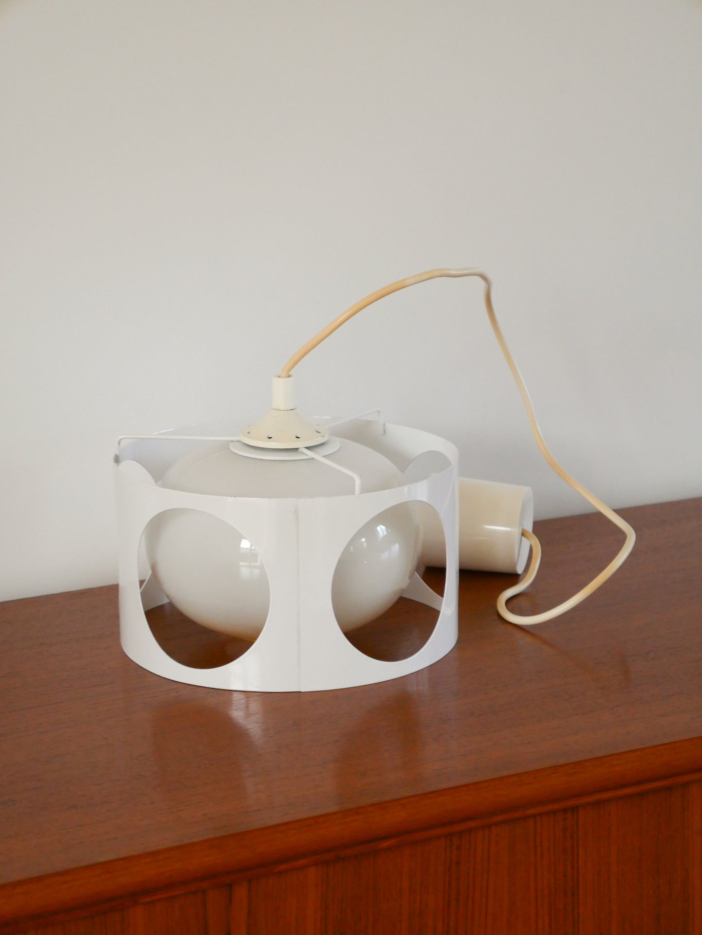 Suspension en métal laqué et opaline, UFO par Lita, Blanc, 1970