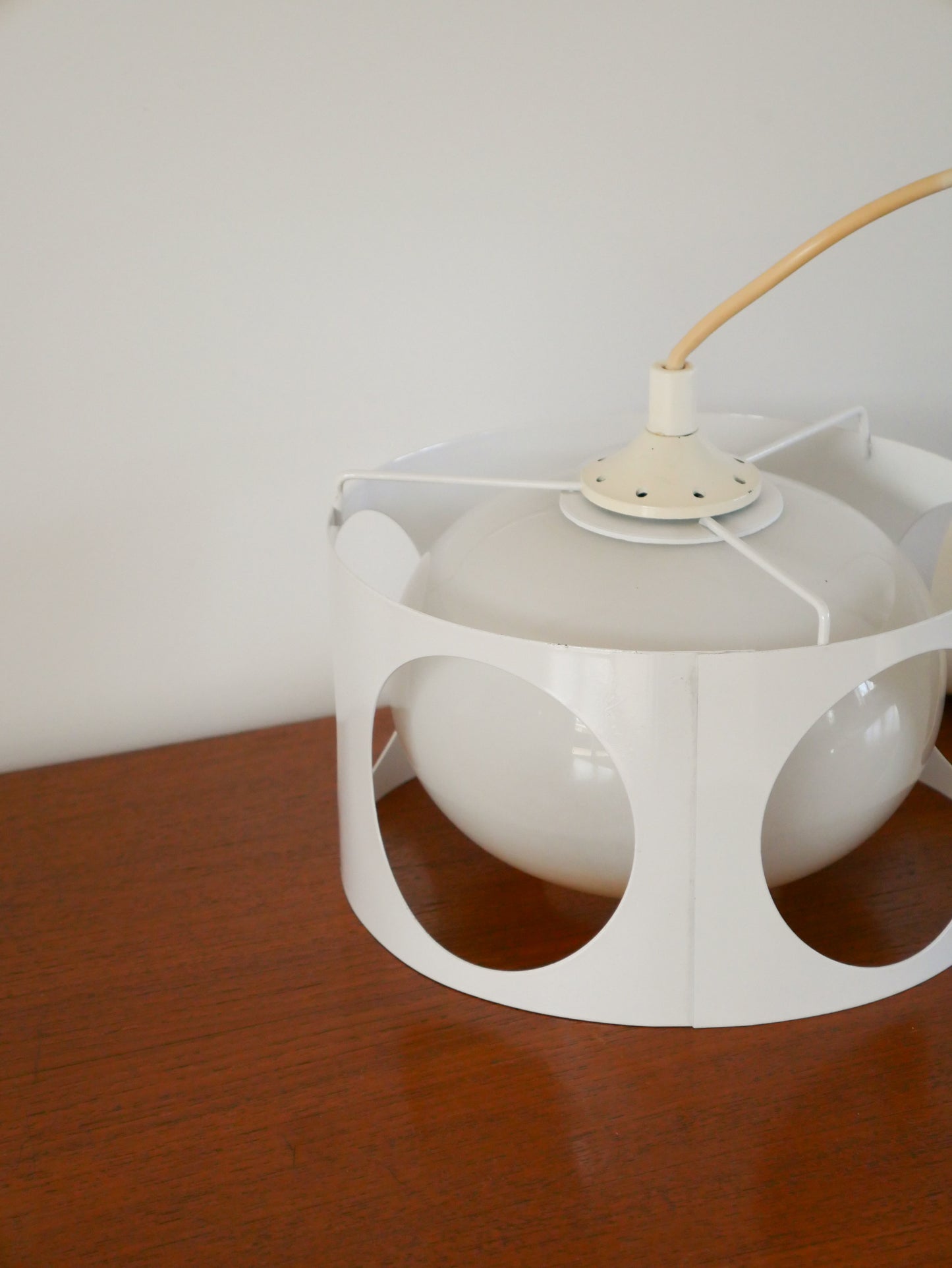 Suspension en métal laqué et opaline, UFO par Lita, Blanc, 1970