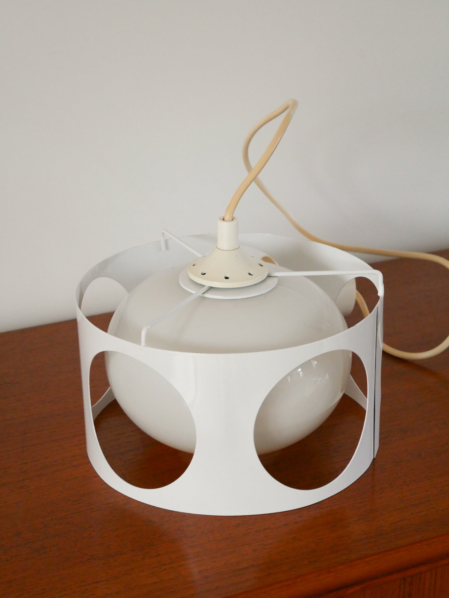 Suspension en métal laqué et opaline, UFO par Lita, Blanc, 1970