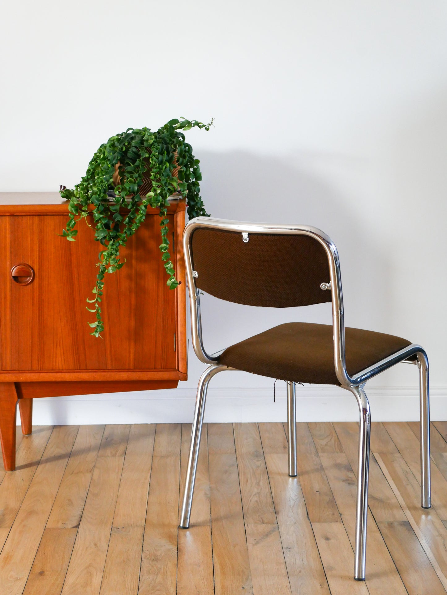 Paire de chaises en chrome et tissu marron, design, 1970