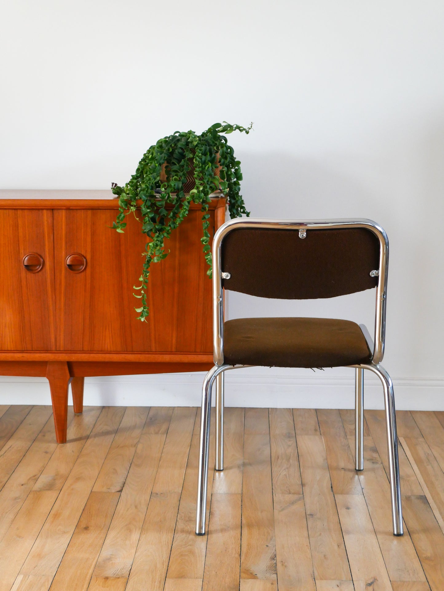 Paire de chaises en chrome et tissu marron, design, 1970