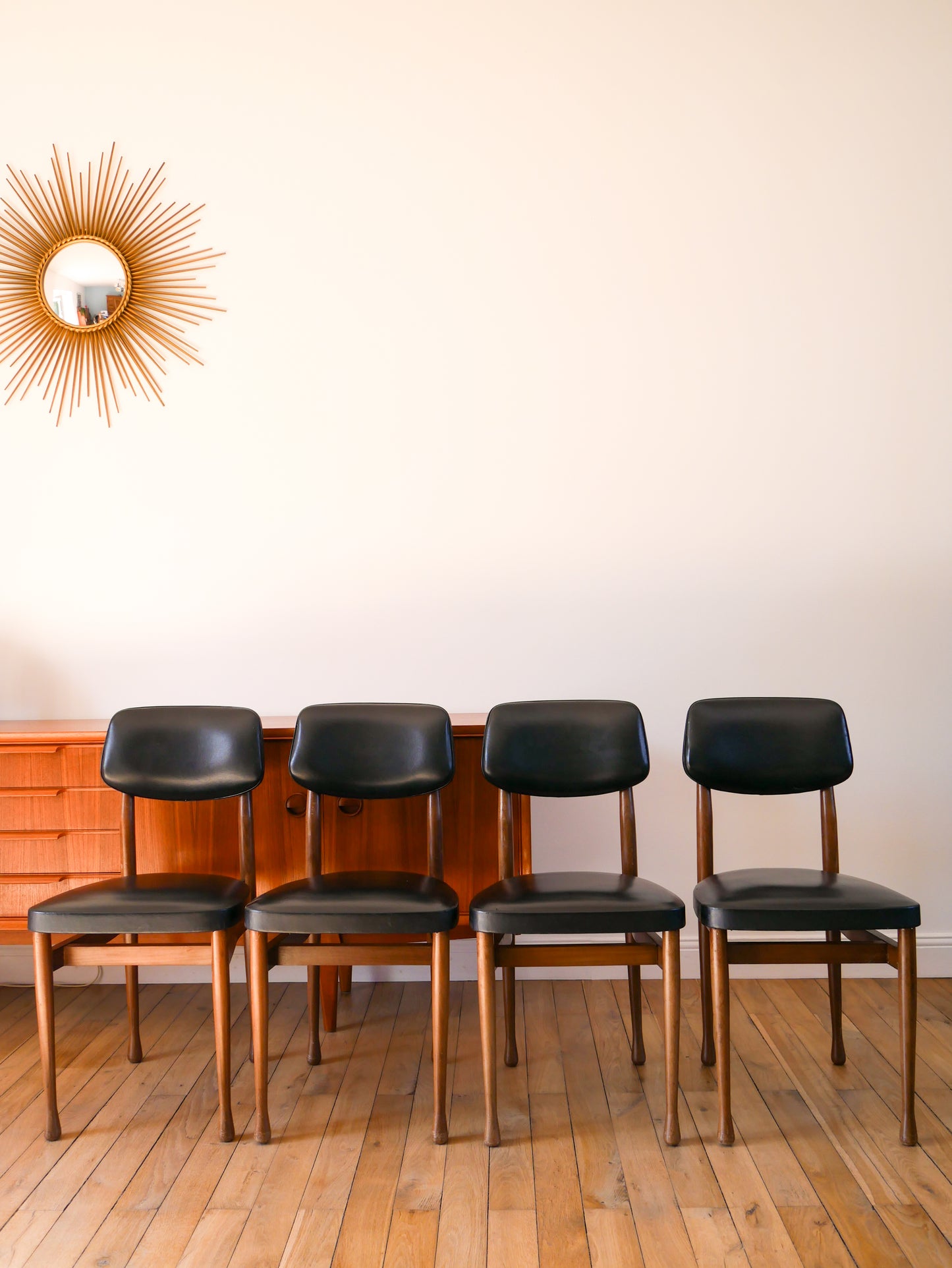 Ensemble de 4 chaises scandinave en bois de hêtre et skaï Noir, Made in Denmark, 1960