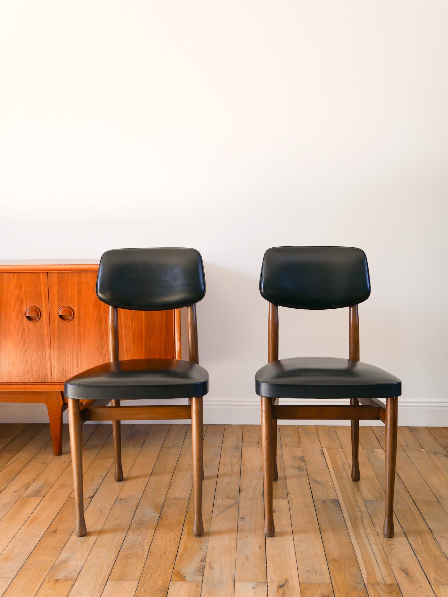 Ensemble de 4 chaises scandinave en bois de hêtre et skaï Noir, Made in Denmark, 1960