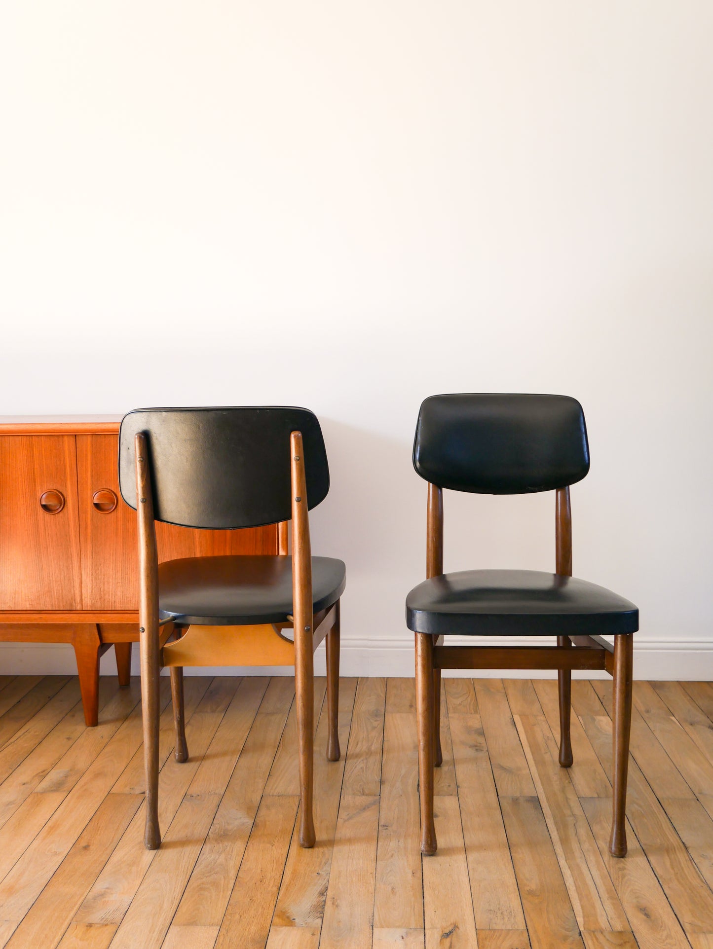 Ensemble de 4 chaises scandinave en bois de hêtre et skaï Noir, Made in Denmark, 1960
