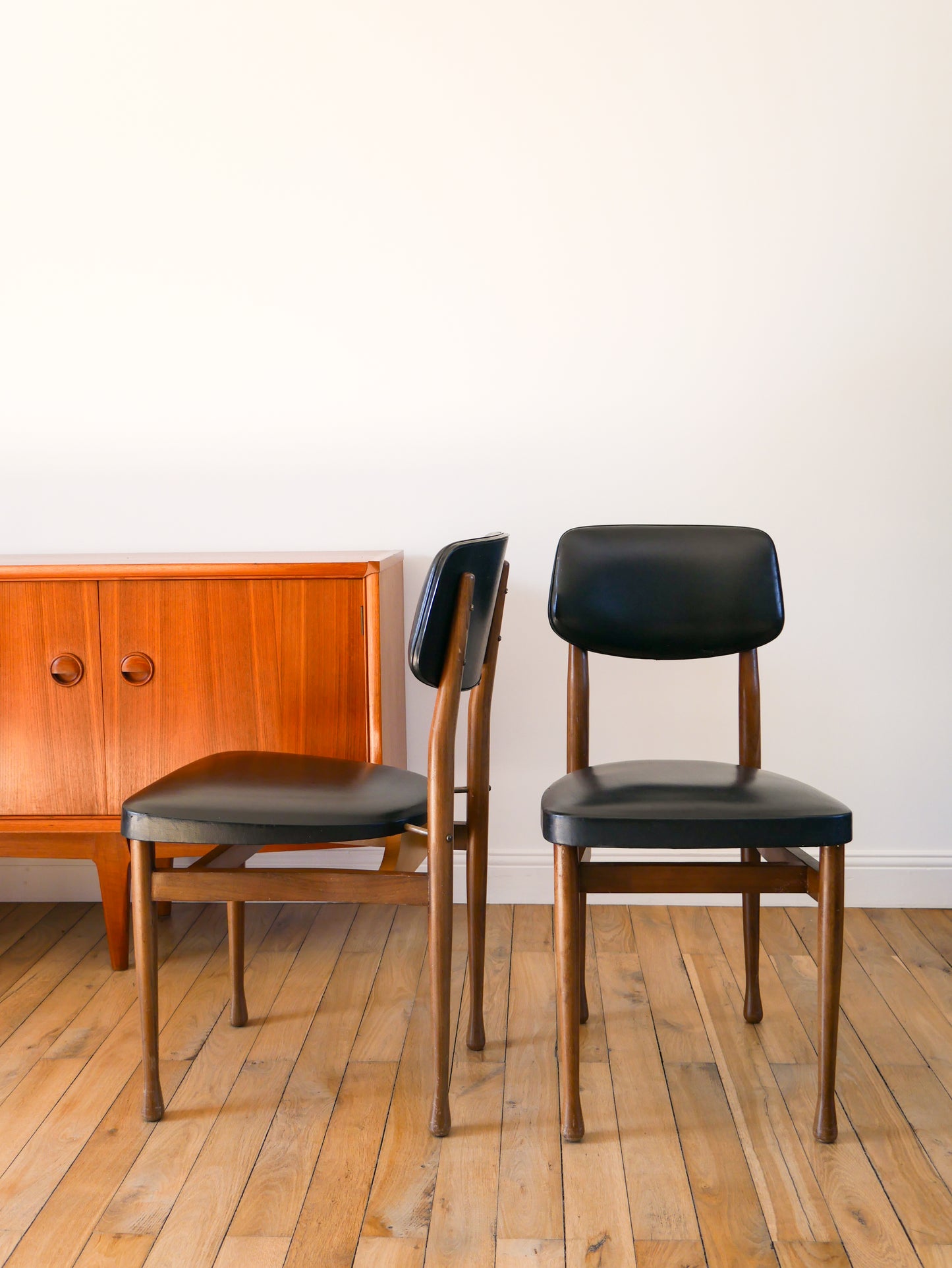 Ensemble de 4 chaises scandinave en bois de hêtre et skaï Noir, Made in Denmark, 1960
