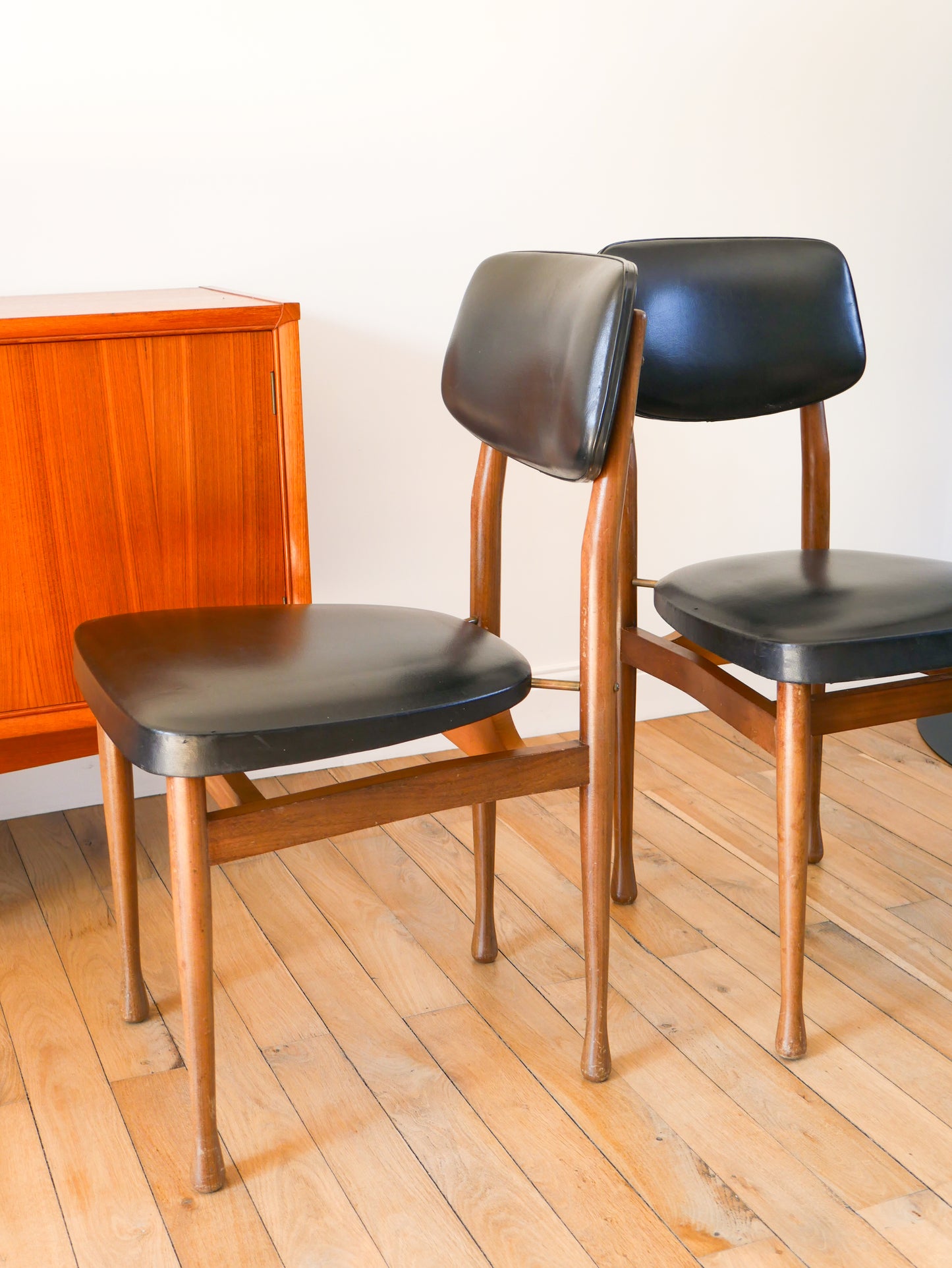 Ensemble de 4 chaises scandinave en bois de hêtre et skaï Noir, Made in Denmark, 1960