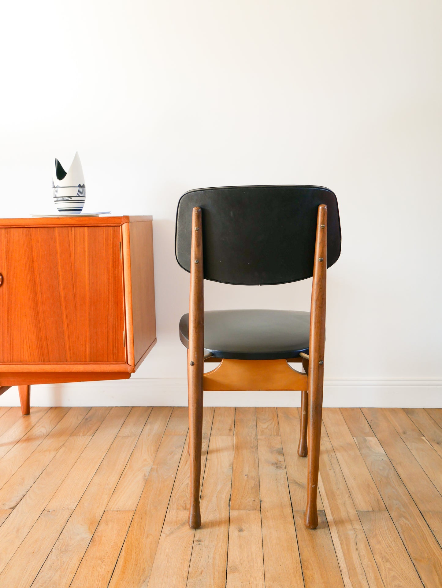 Ensemble de 4 chaises scandinave en bois de hêtre et skaï Noir, Made in Denmark, 1960