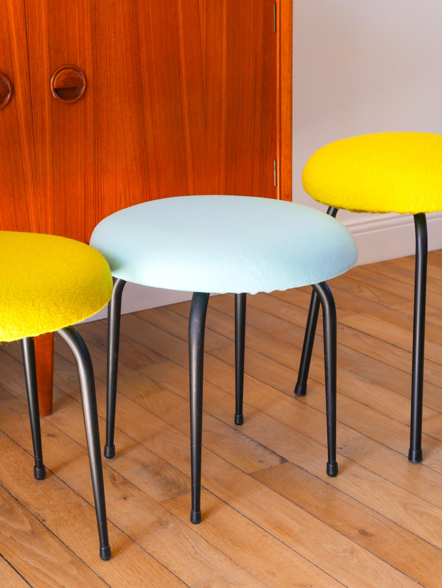 Tabouret en fer noir et laine bouillie, Bleu Turquoise, 1960