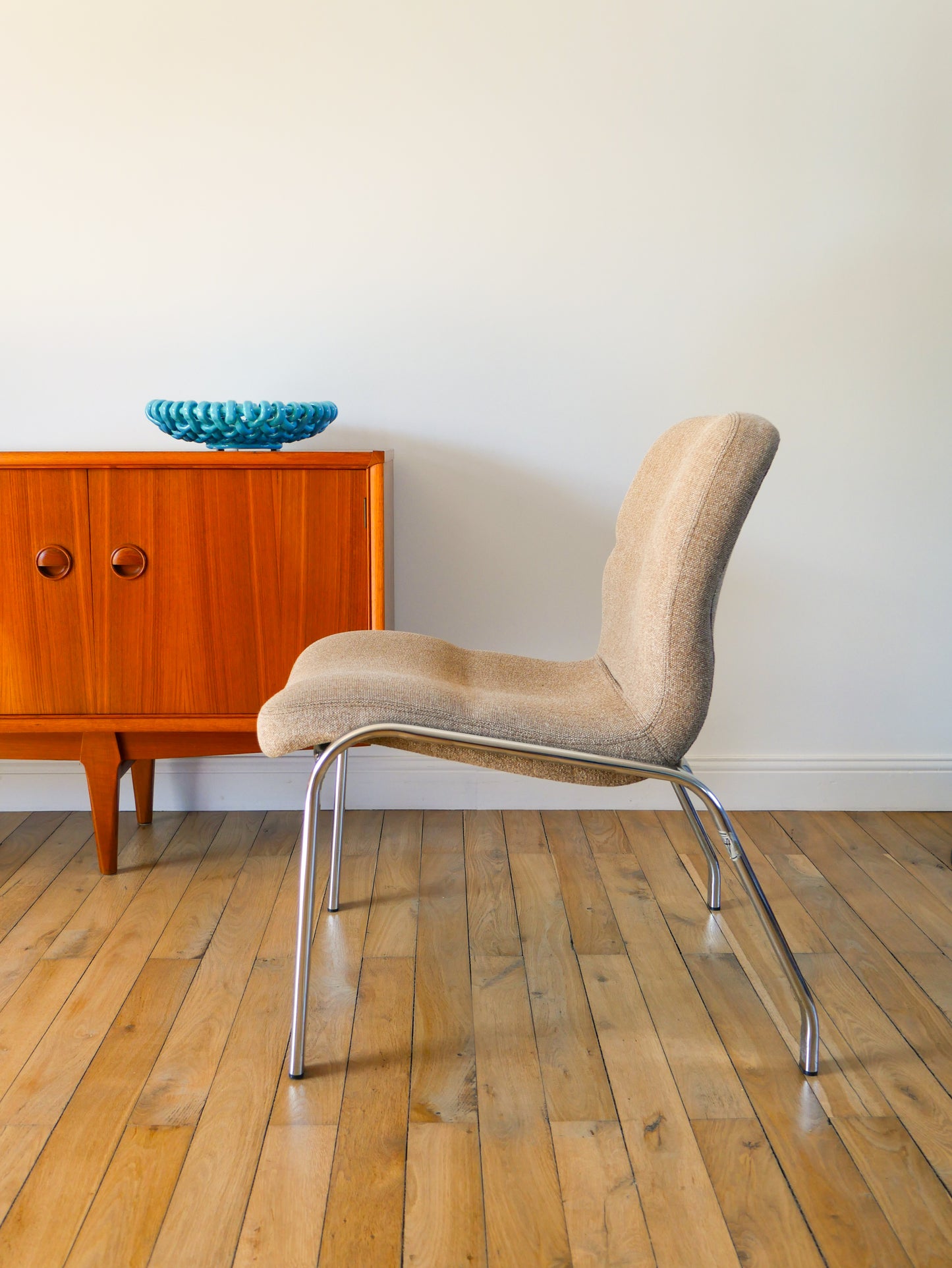 Chauffeuse en chrome et tissus, Beige, Design, 1970