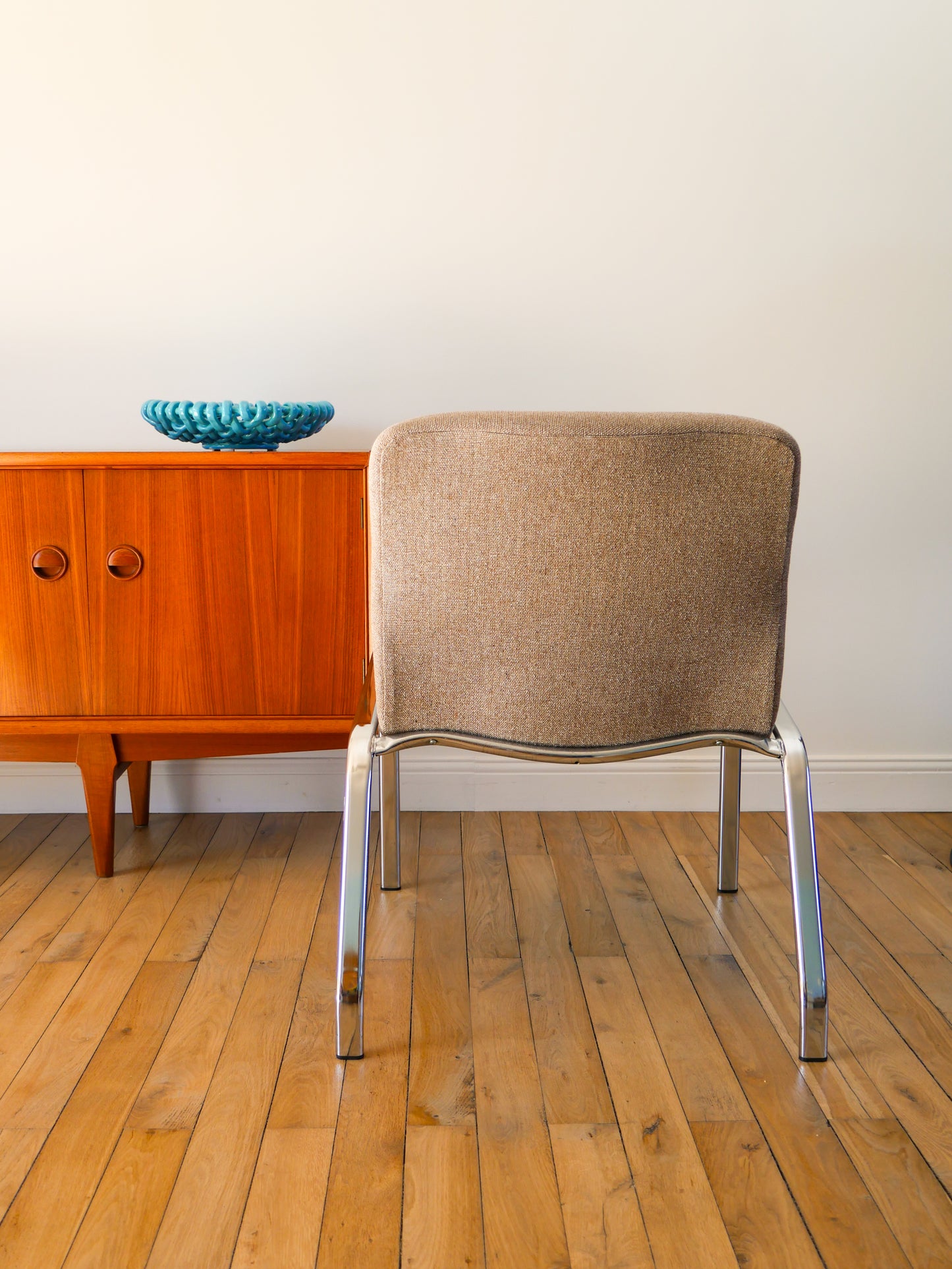 Chauffeuse en chrome et tissus, Beige, Design, 1970