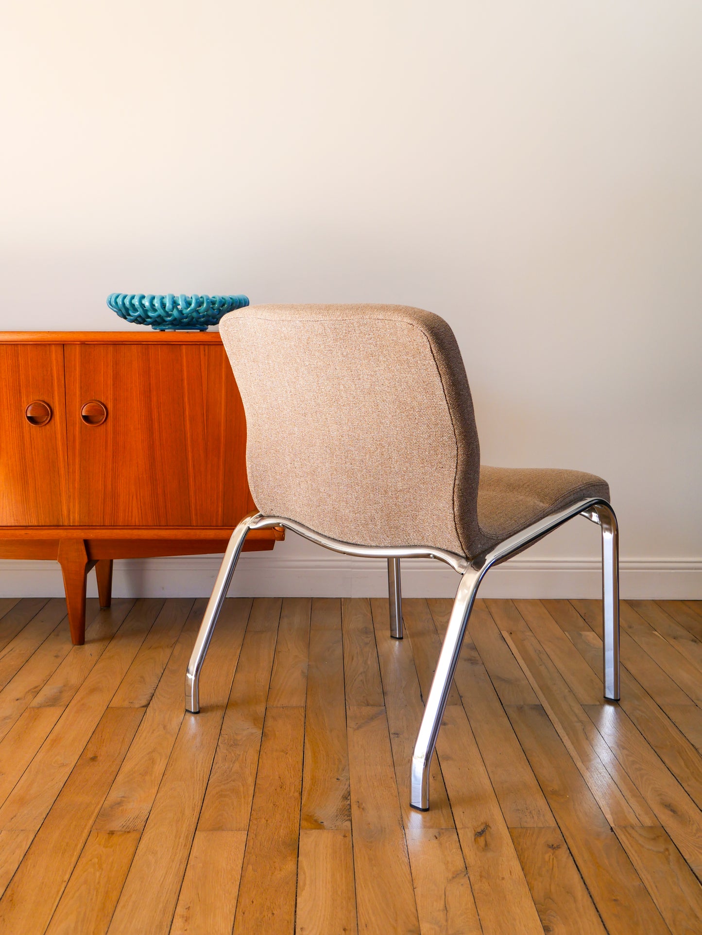 Chauffeuse en chrome et tissus, Beige, Design, 1970