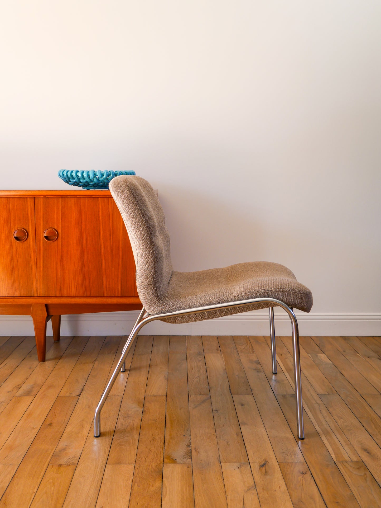 Chauffeuse en chrome et tissus, Beige, Design, 1970